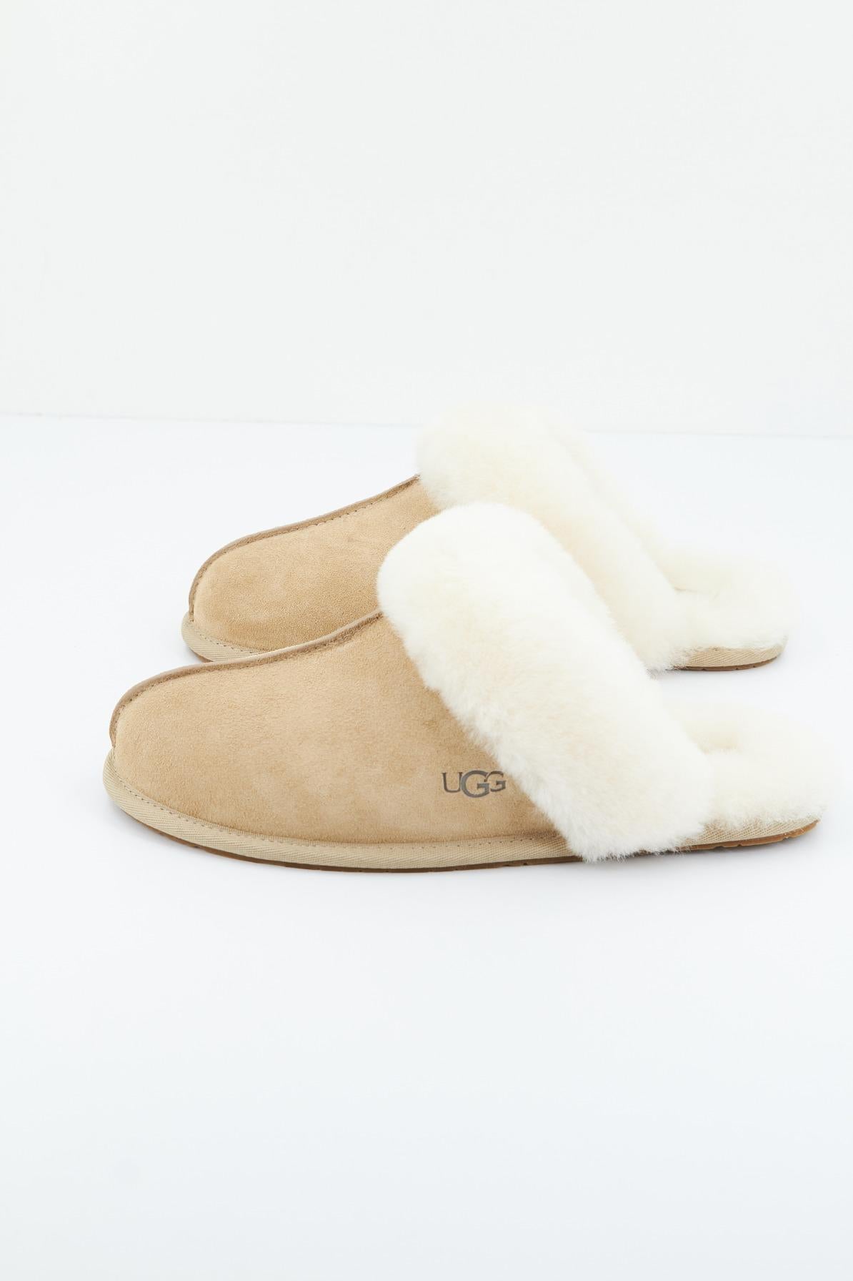 UGG W SCUFFETTE II en color MARRON CLARO (1)