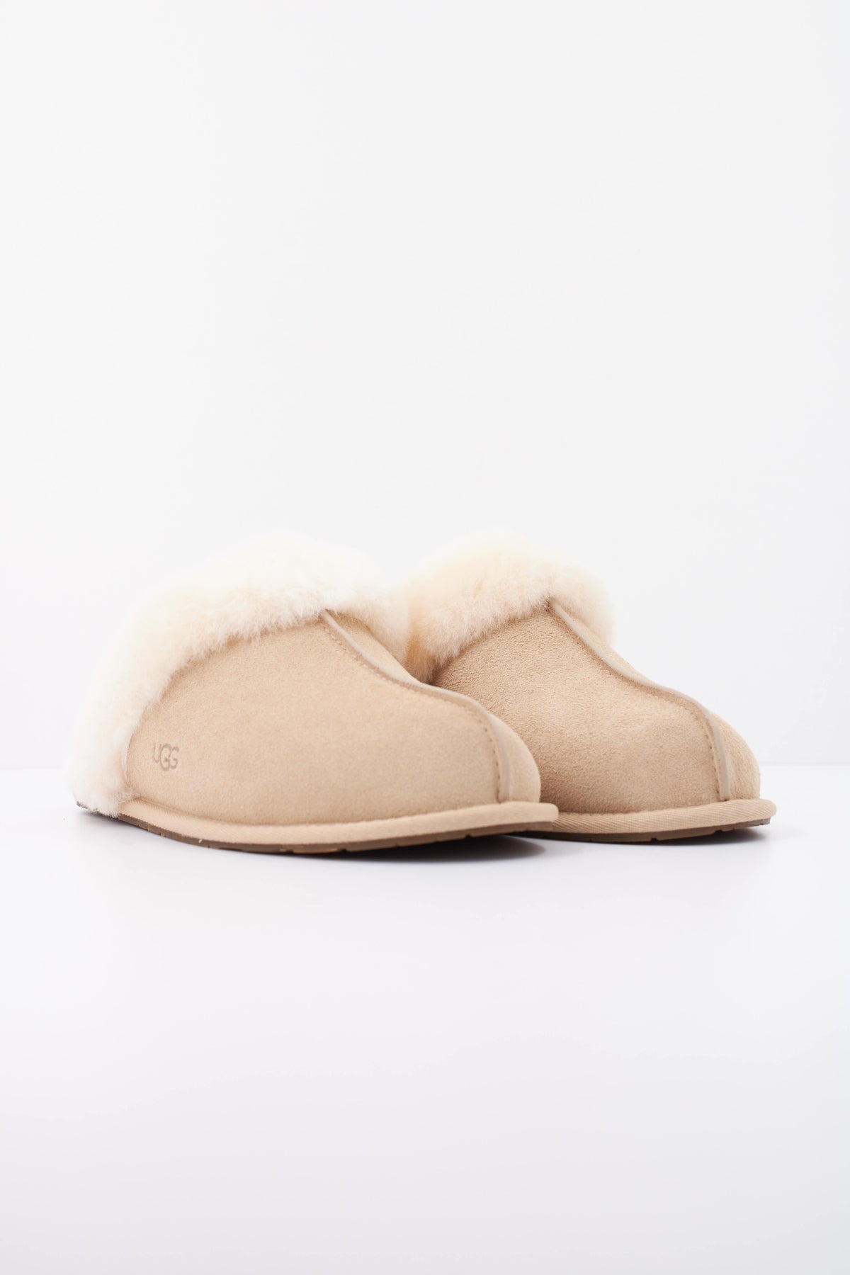 UGG SCUFFETTE en color MARRON CLARO (2)