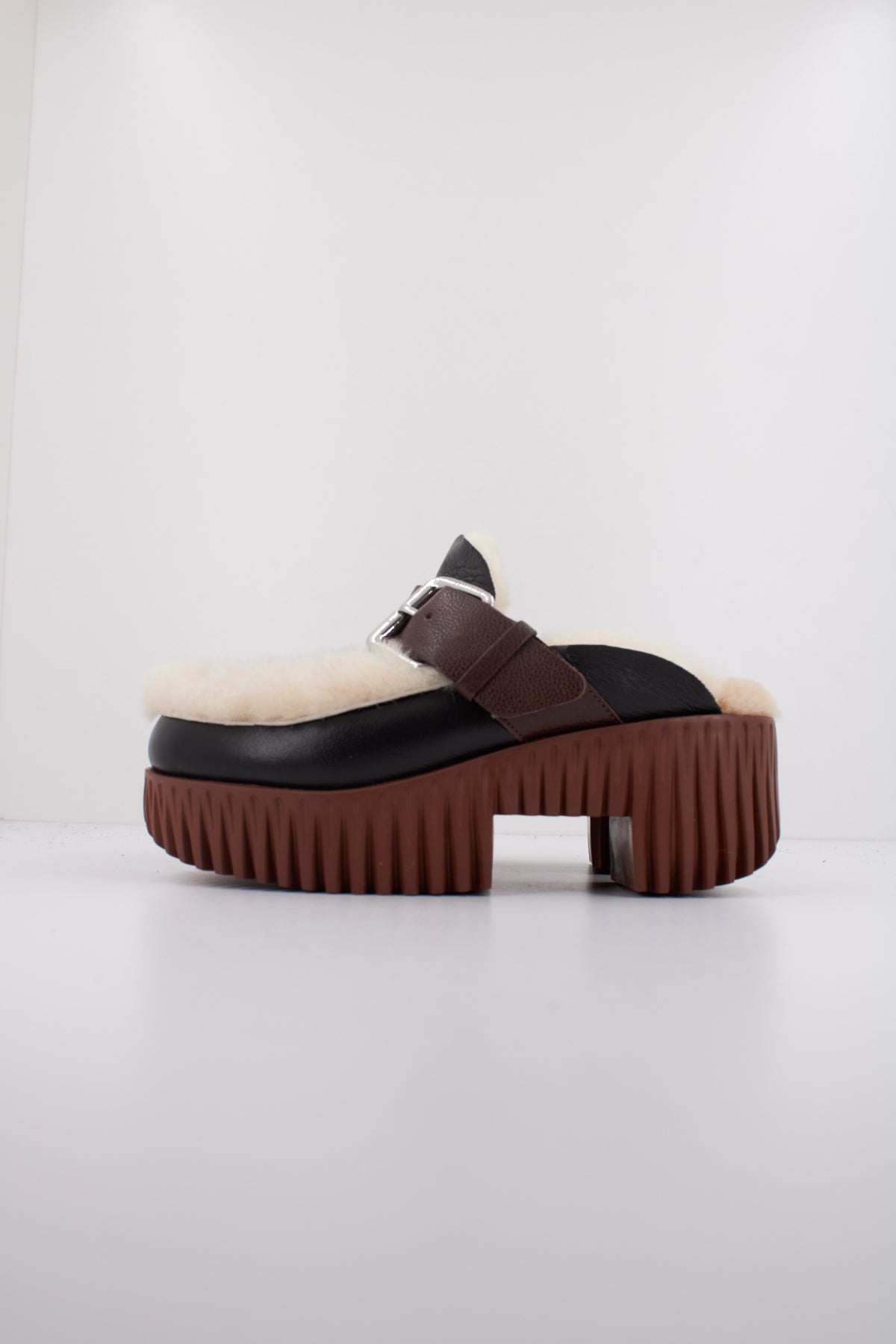 CCCCEES PLIA AMBER en color NEGRO (1)