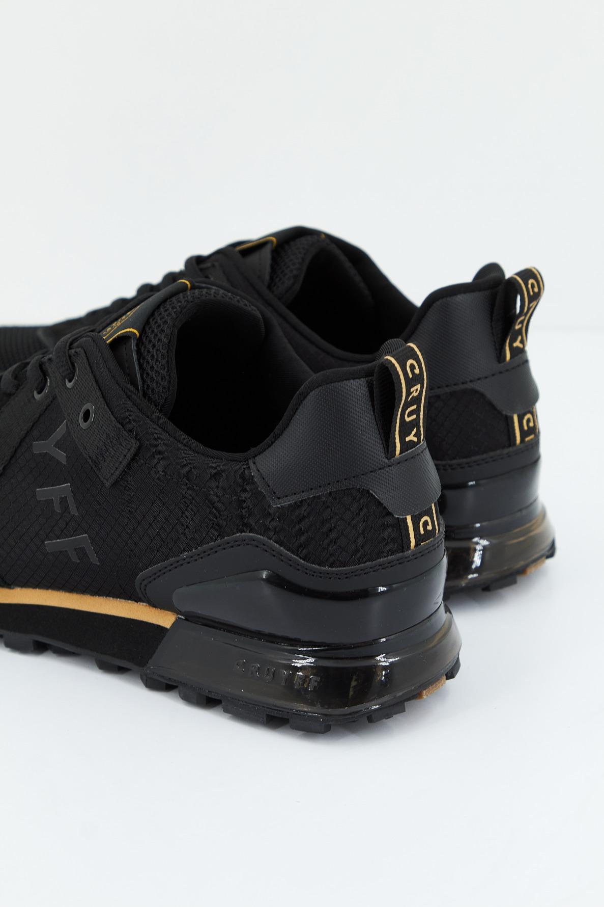 CRUYFF SUPERBIA en color NEGRO (3)