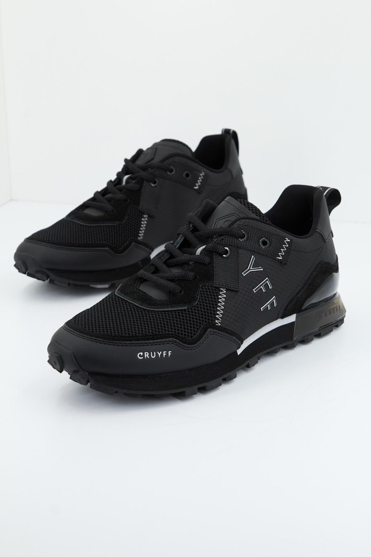 CRUYFF SUPERBIA en color NEGRO (1)