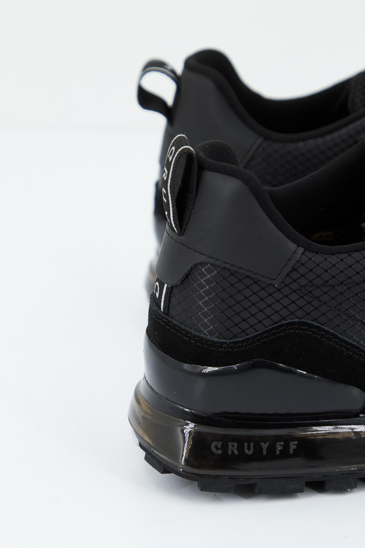 CRUYFF SUPERBIA en color NEGRO (3)