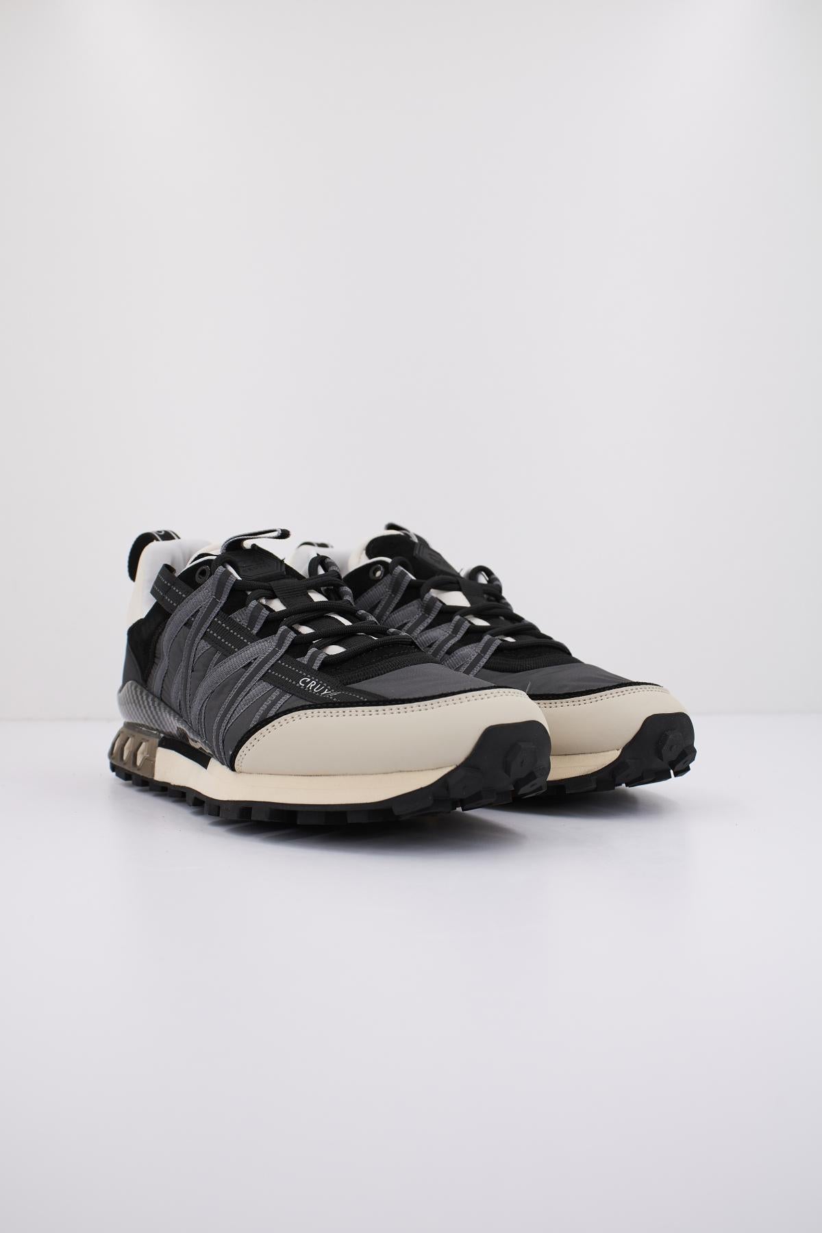 CRUYFF FEARIA HEX - TECH en color NEGRO (2)