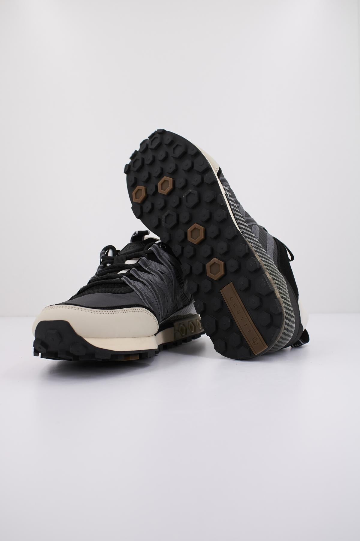 CRUYFF FEARIA HEX - TECH en color NEGRO (4)