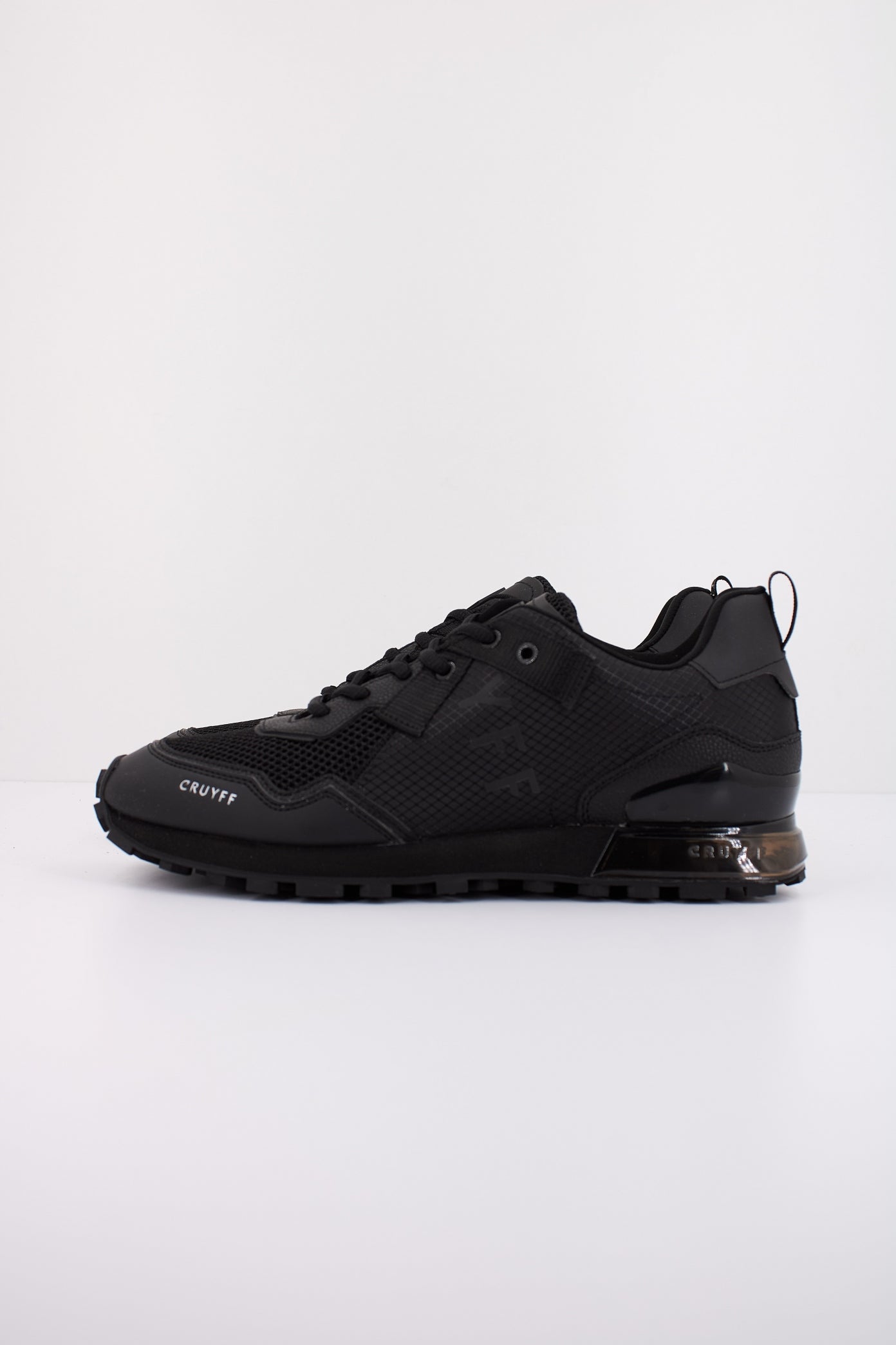 CRUYFF SUPERBIA en color NEGRO (1)