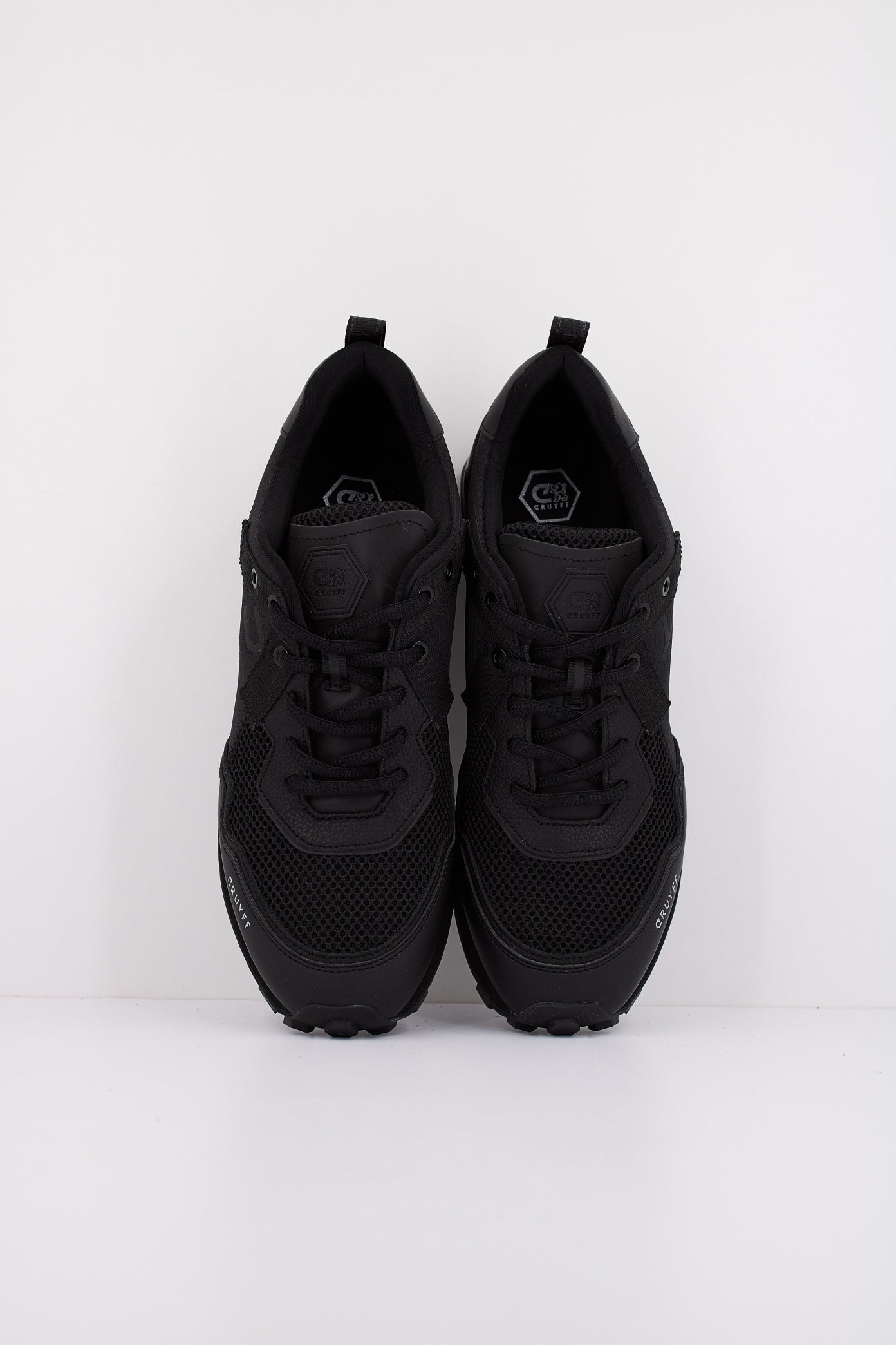 CRUYFF SUPERBIA en color NEGRO (3)