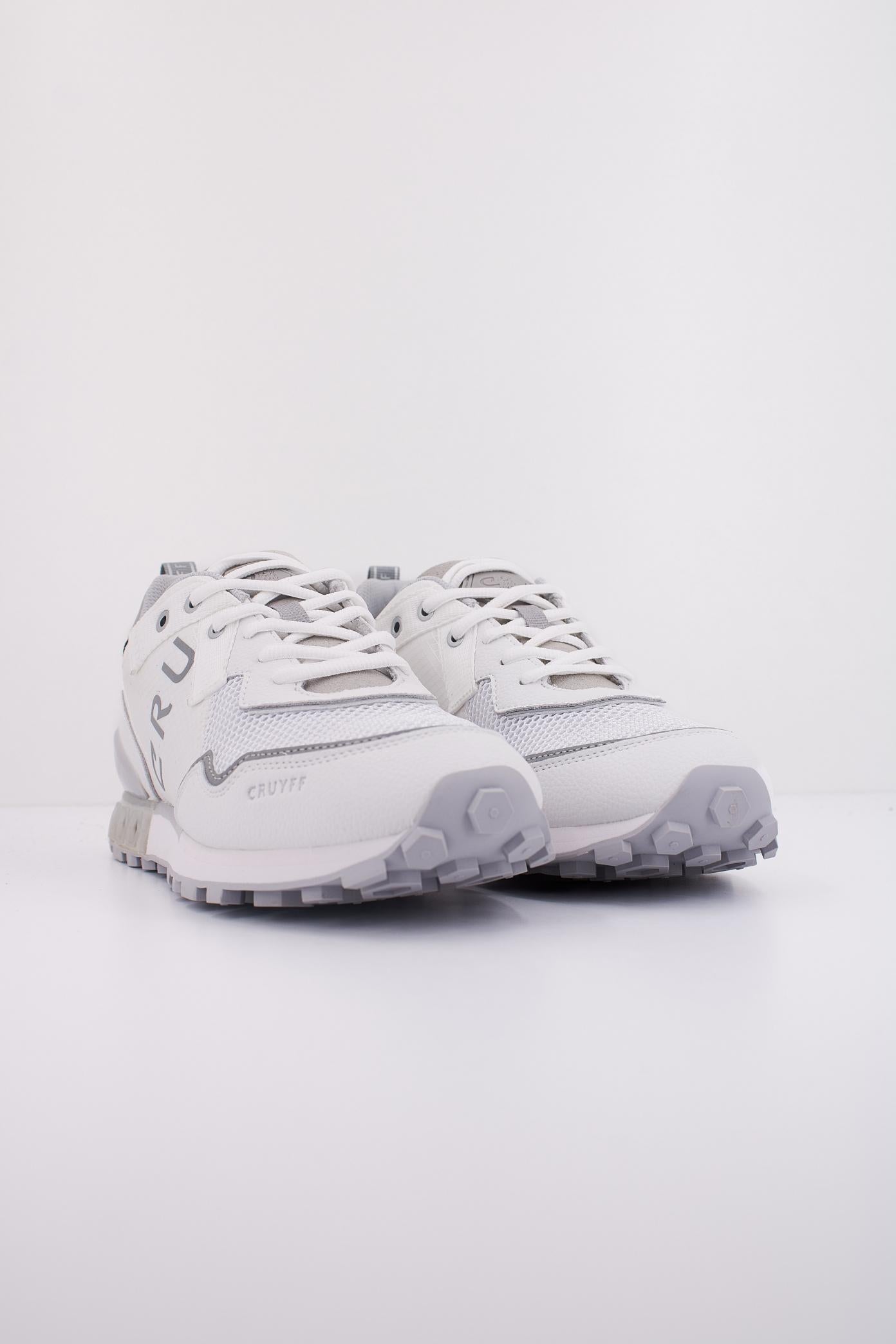 CRUYFF SUBERIBA HEX-TEC en color BLANCO (2)