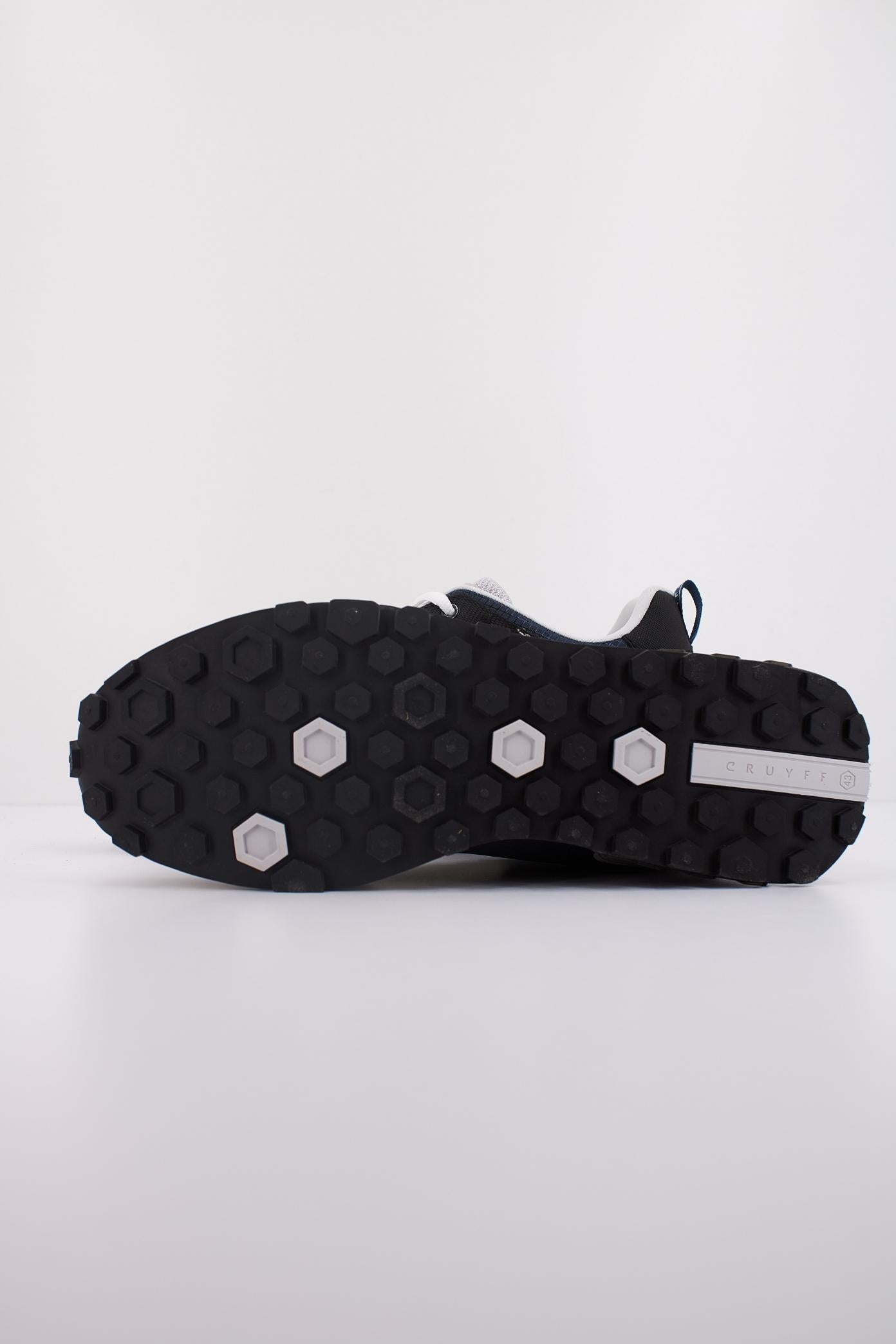 CRUYFF SUBERIBA HEX-TEC en color AZUL (5)