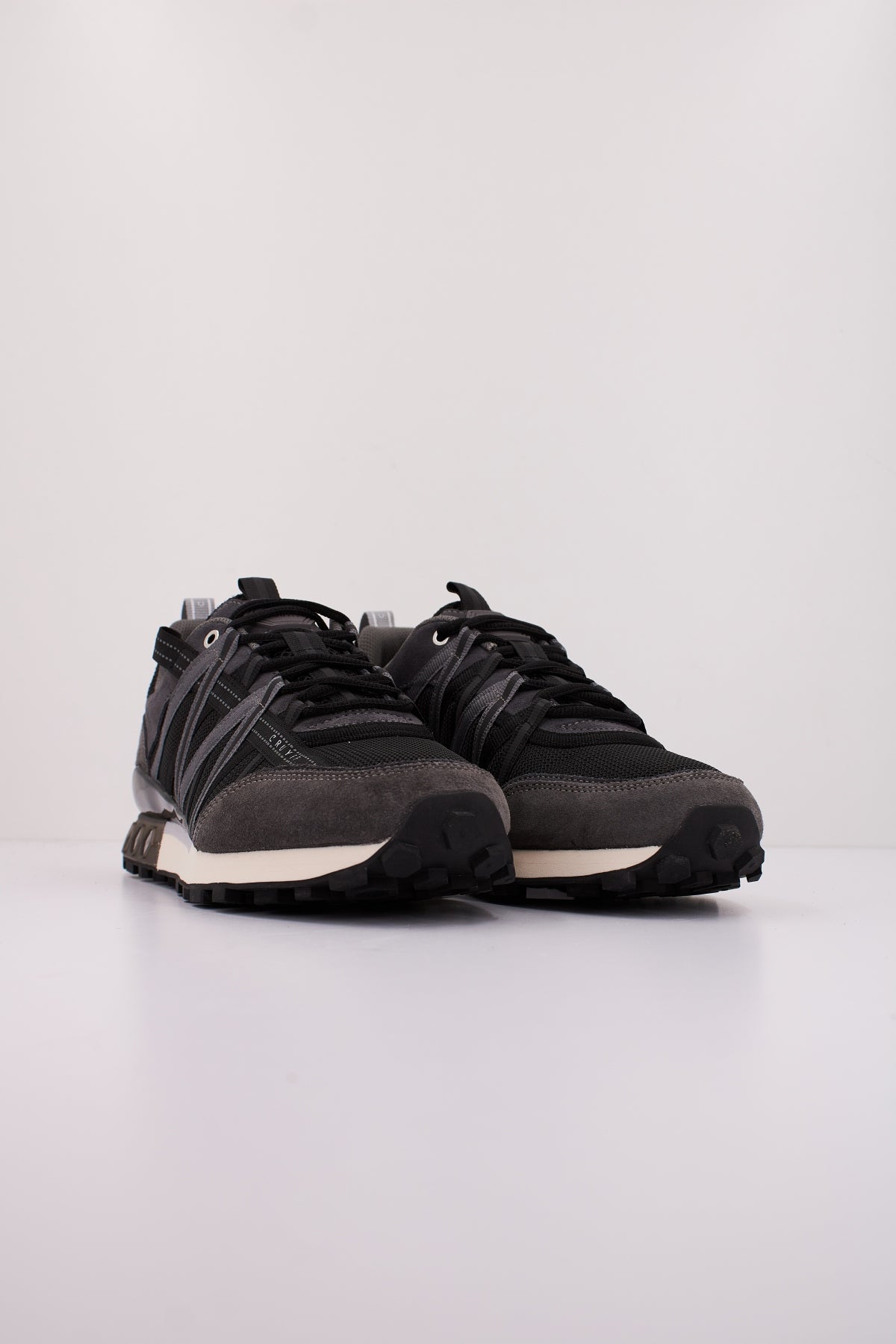 CRUYFF FEARIA HEX TECH en color NEGRO (2)