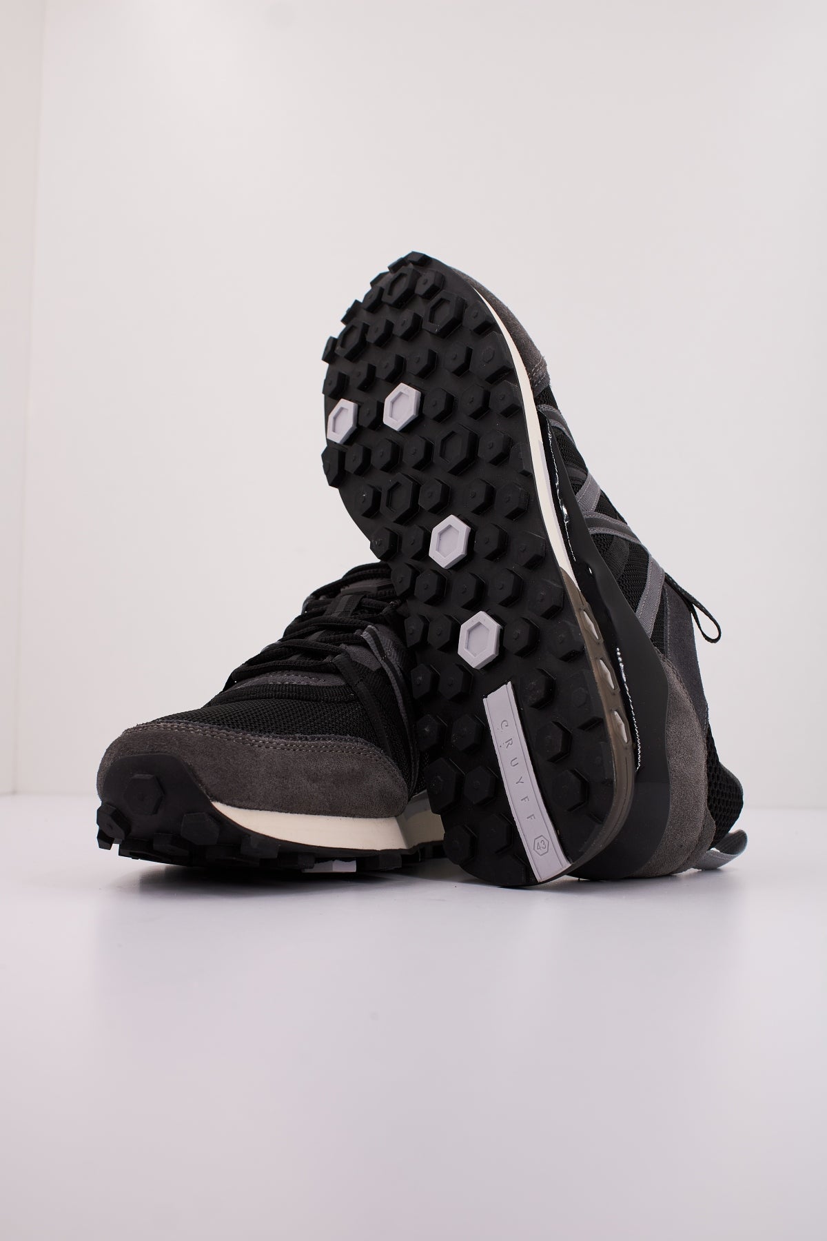 CRUYFF FEARIA HEX TECH en color NEGRO (5)