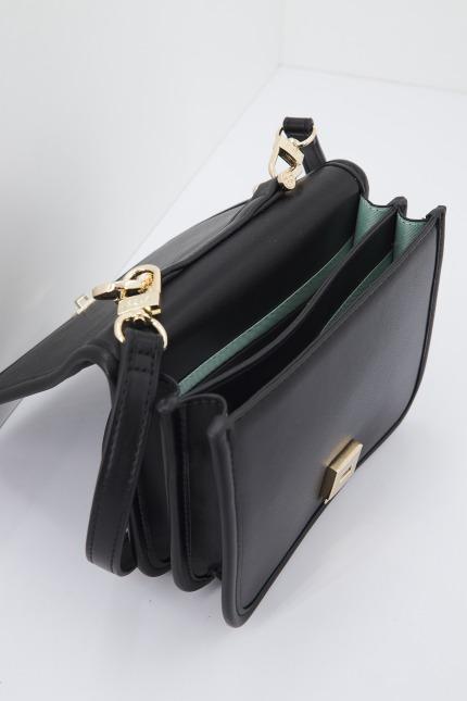V IPERION FLAP BAG en color NEGRO (4)