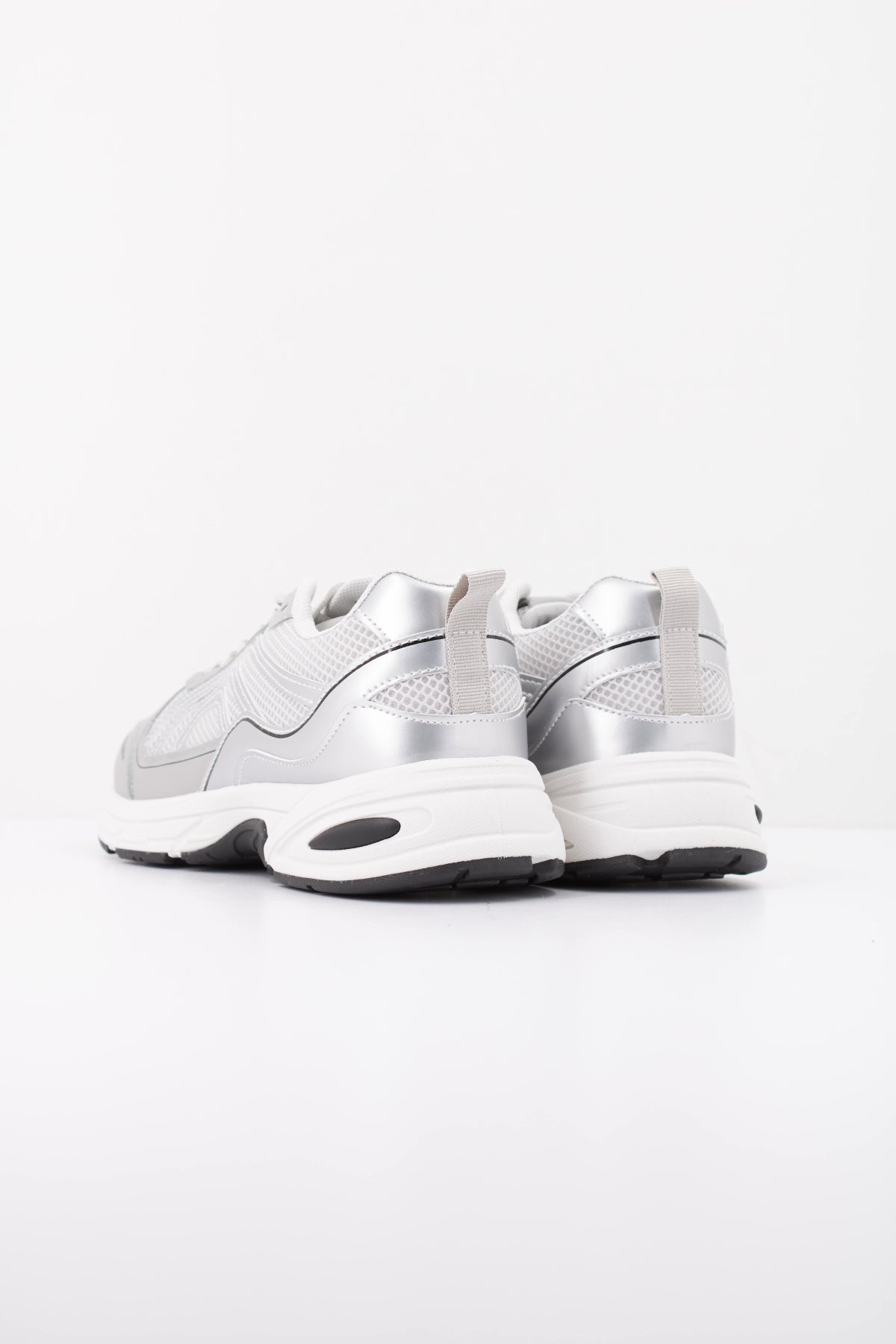 BULLBOXER YK RUNNER BB en color PLATA  (4)