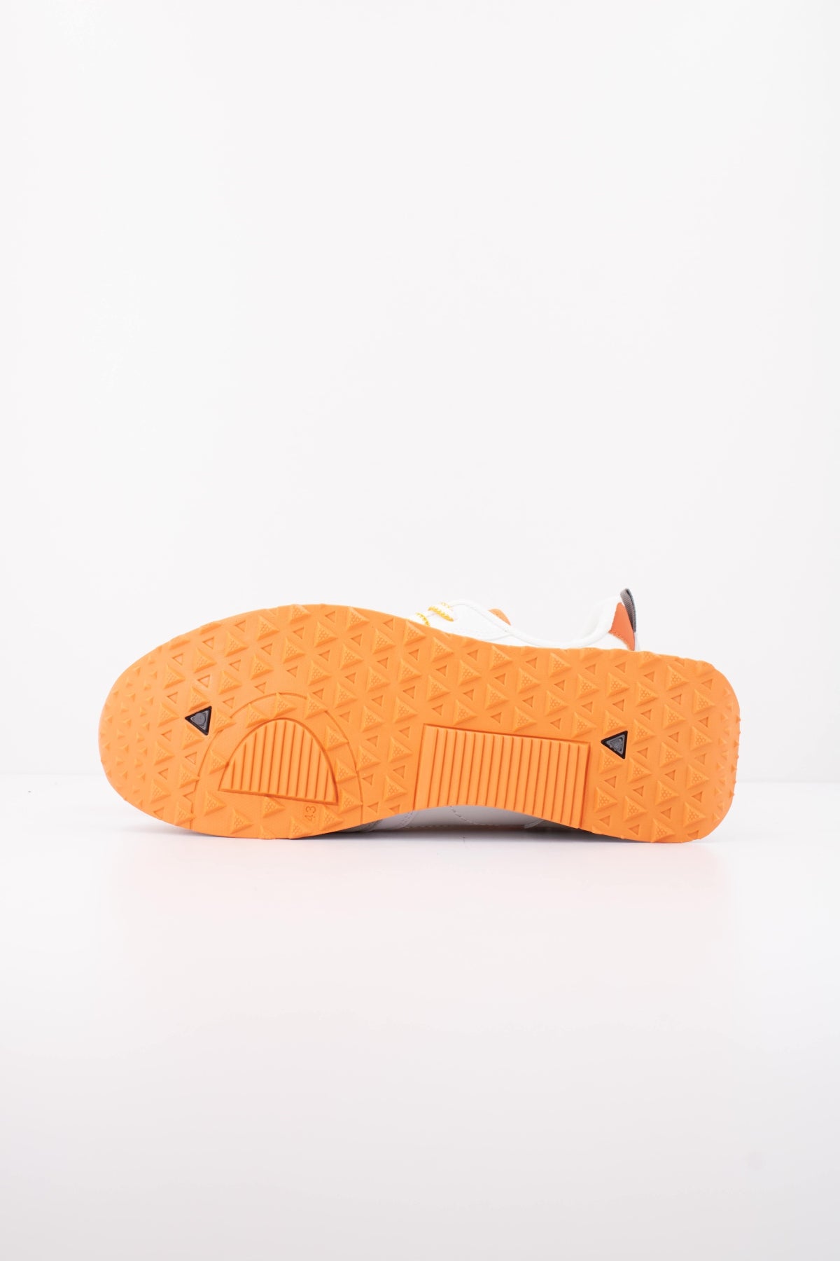 BULLBOXER RETRO RUNNER MU en color BLANCO  (5)
