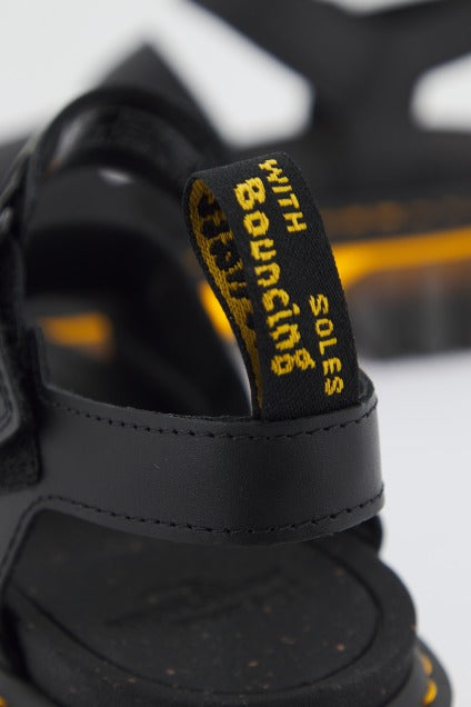 DR. MARTENS  RICKI  STRAP SANDAL en color NEGRO  (4)