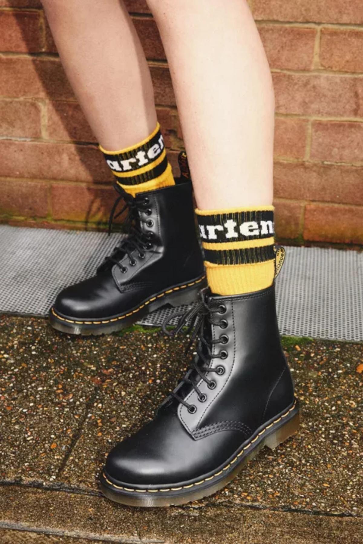 DR. MARTENS ATHLETIC LOGO SOCK en color AMARILLO  (2)