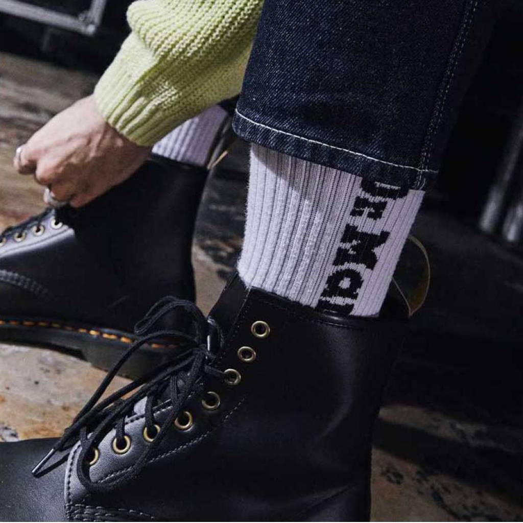 DR. MARTENS AD VERTICAL SOCK en color BLANCO  (4)