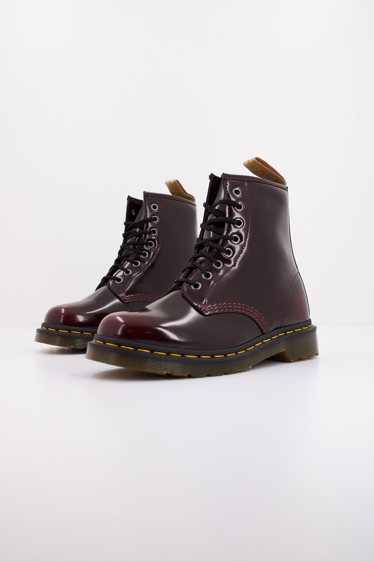 DR. MARTENS VEGAN  en color ROJO  (2)