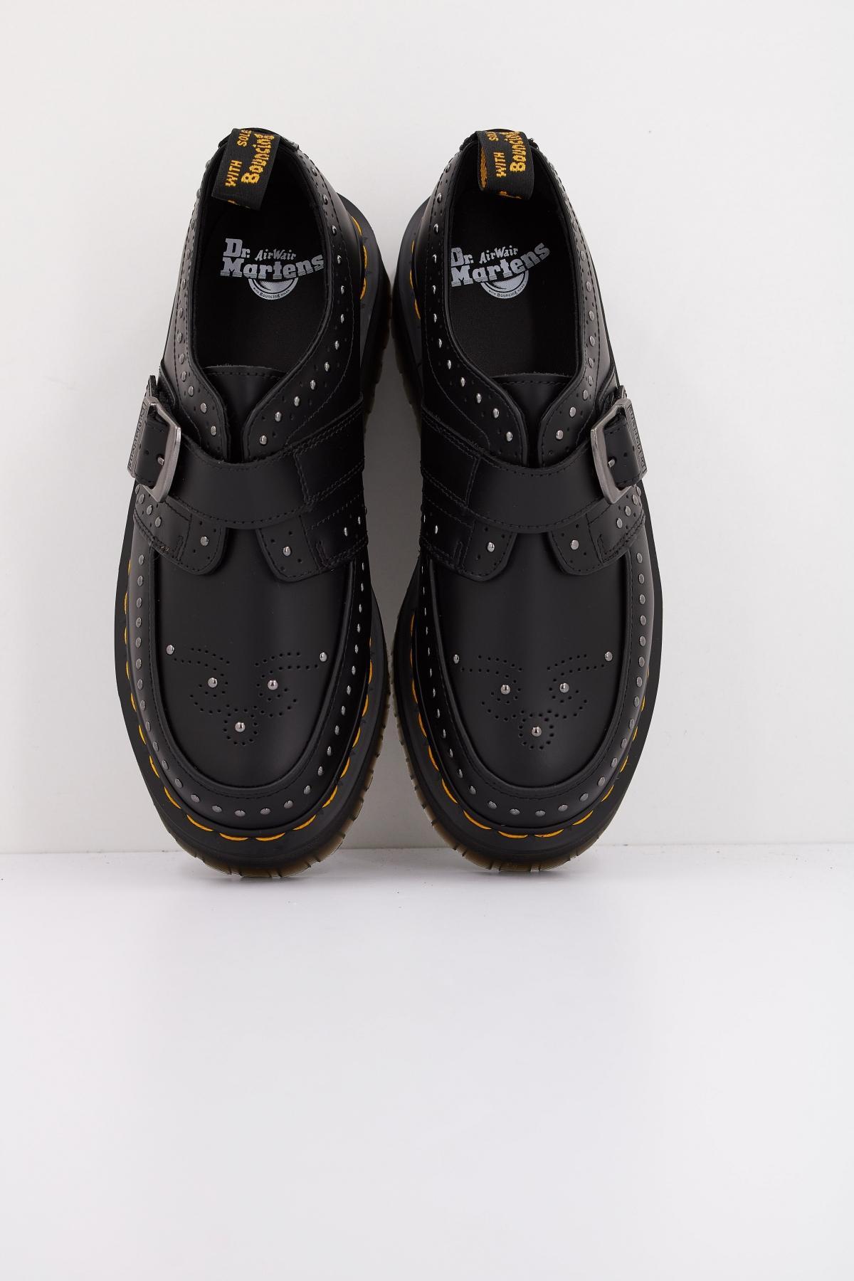 DR. MARTENS RAMSEY QUAD STUD en color NEGRO  (3)