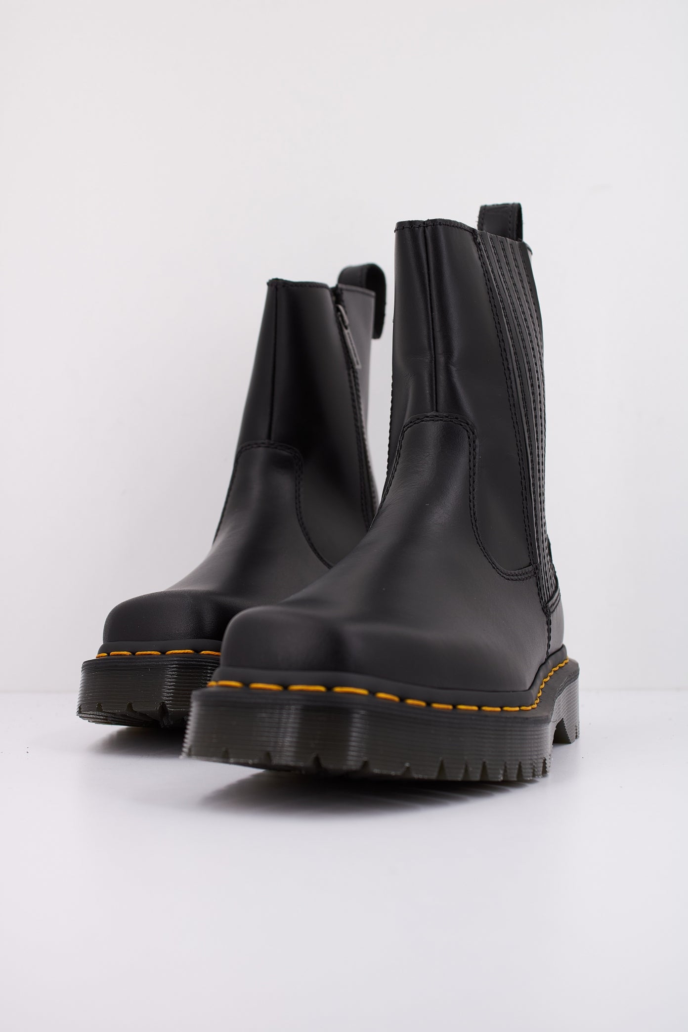 DR. MARTENS AMAAYAH LO en color NEGRO  (2)