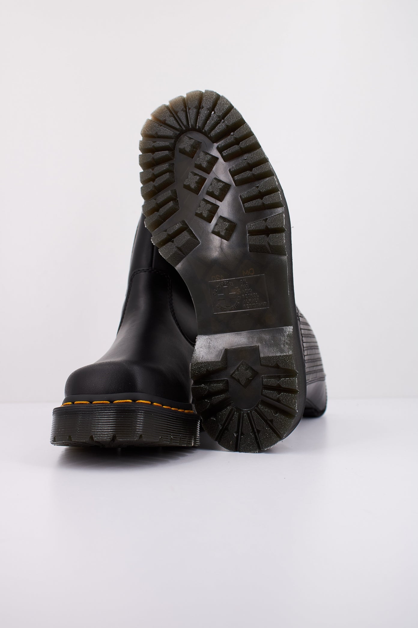 DR. MARTENS AMAAYAH LO en color NEGRO  (5)
