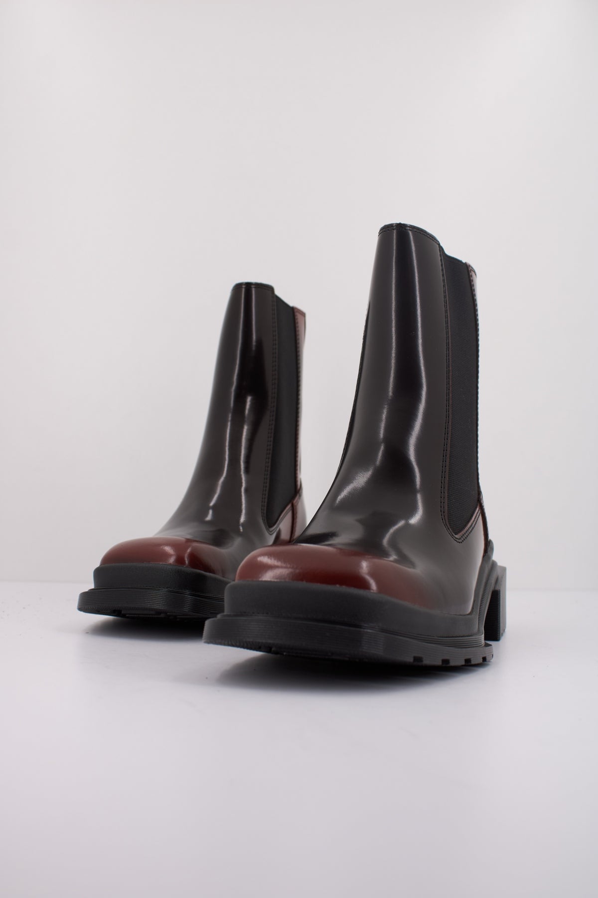 DR. MARTENS  MAYBOLE CHELSEA  en color NEGRO  (2)