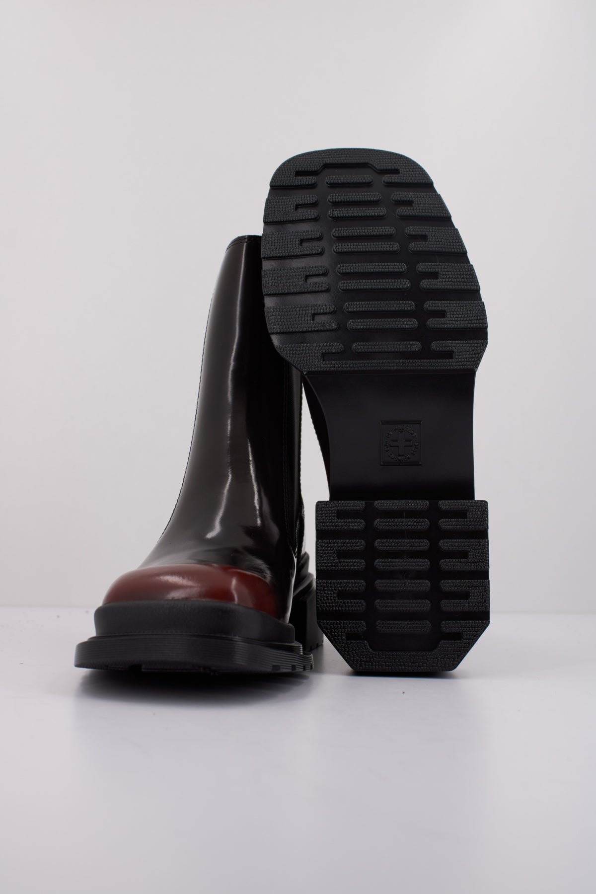 DR. MARTENS  MAYBOLE CHELSEA  en color NEGRO  (5)