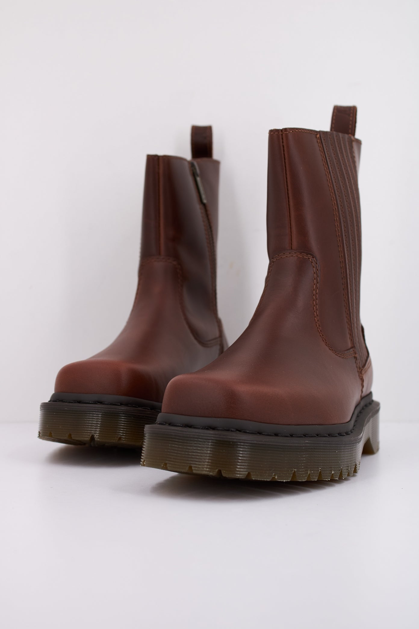 DR. MARTENS AMAAYAH LO en color MARRON  (2)