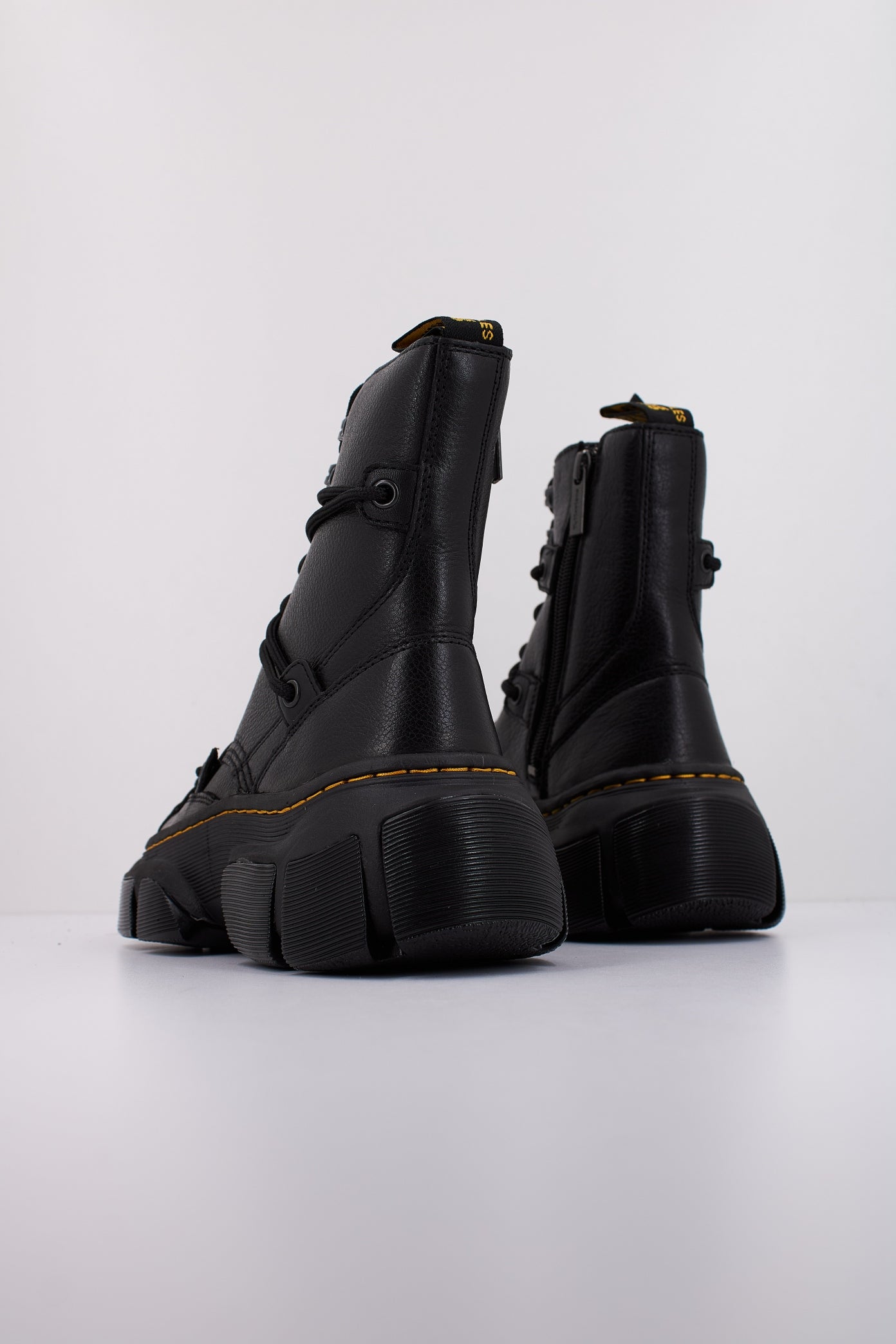 DR. MARTENS  DMXL LACE en color NEGRO  (4)