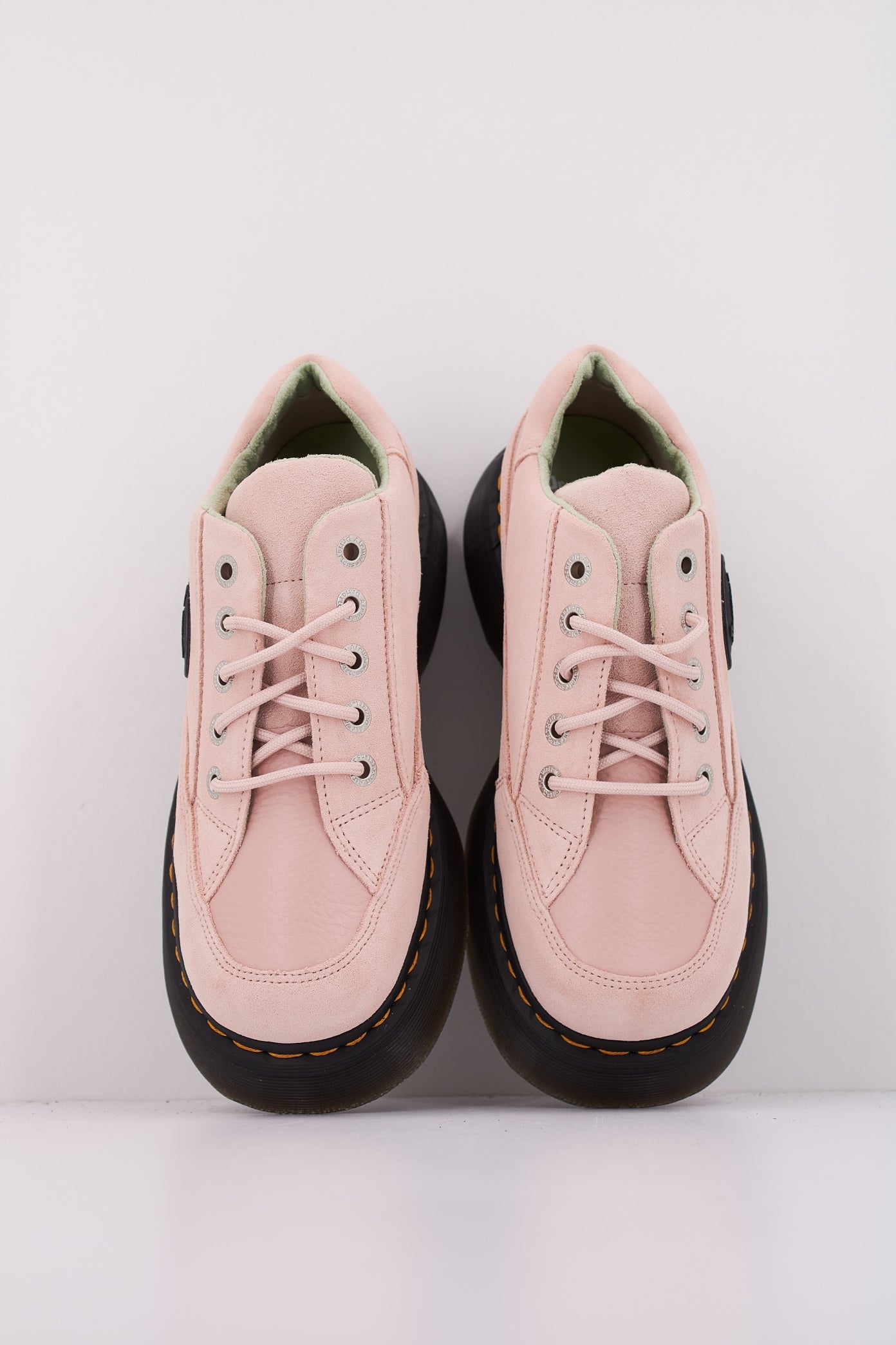 DR. MARTENS BUZZ  en color ROSA  (3)