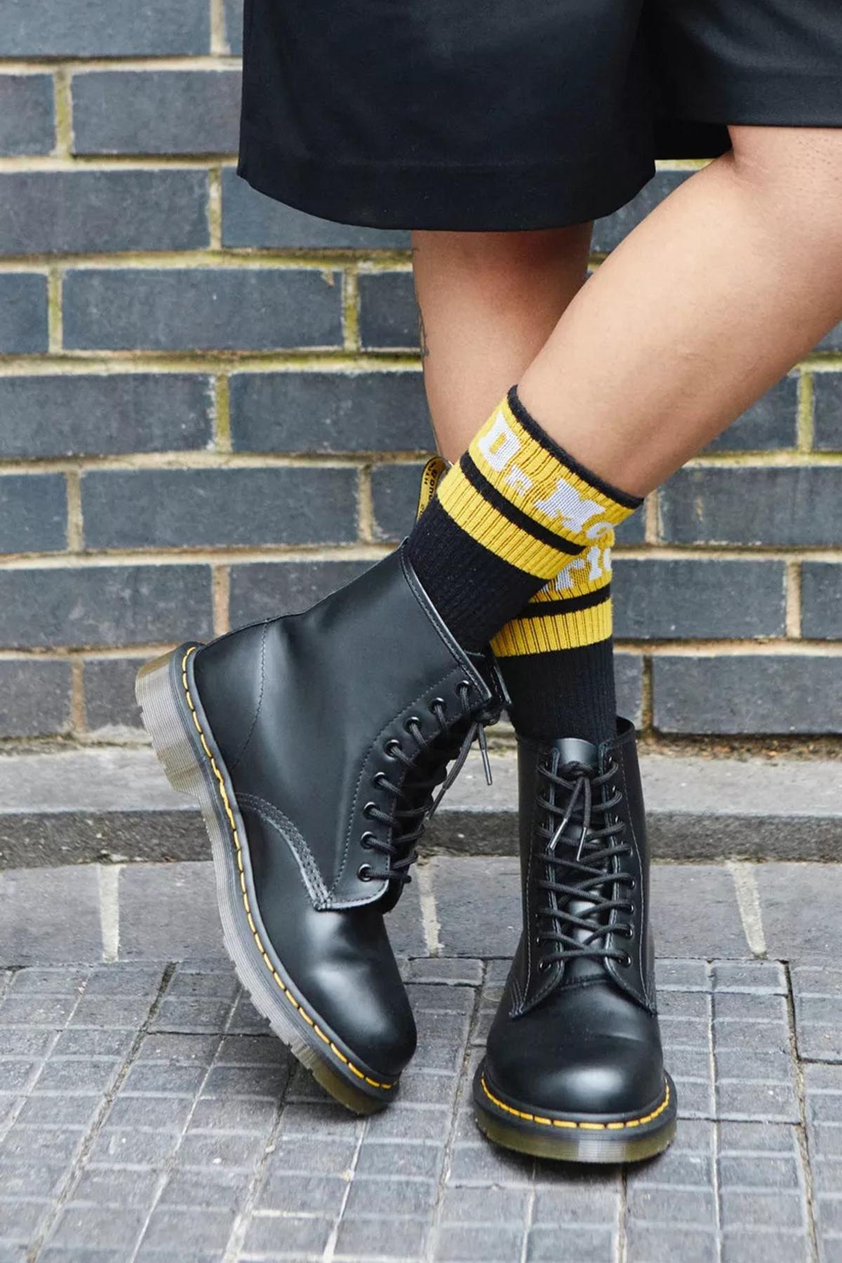 DR. MARTENS ATHLETIC LOGO SOCK en color NEGRO  (3)