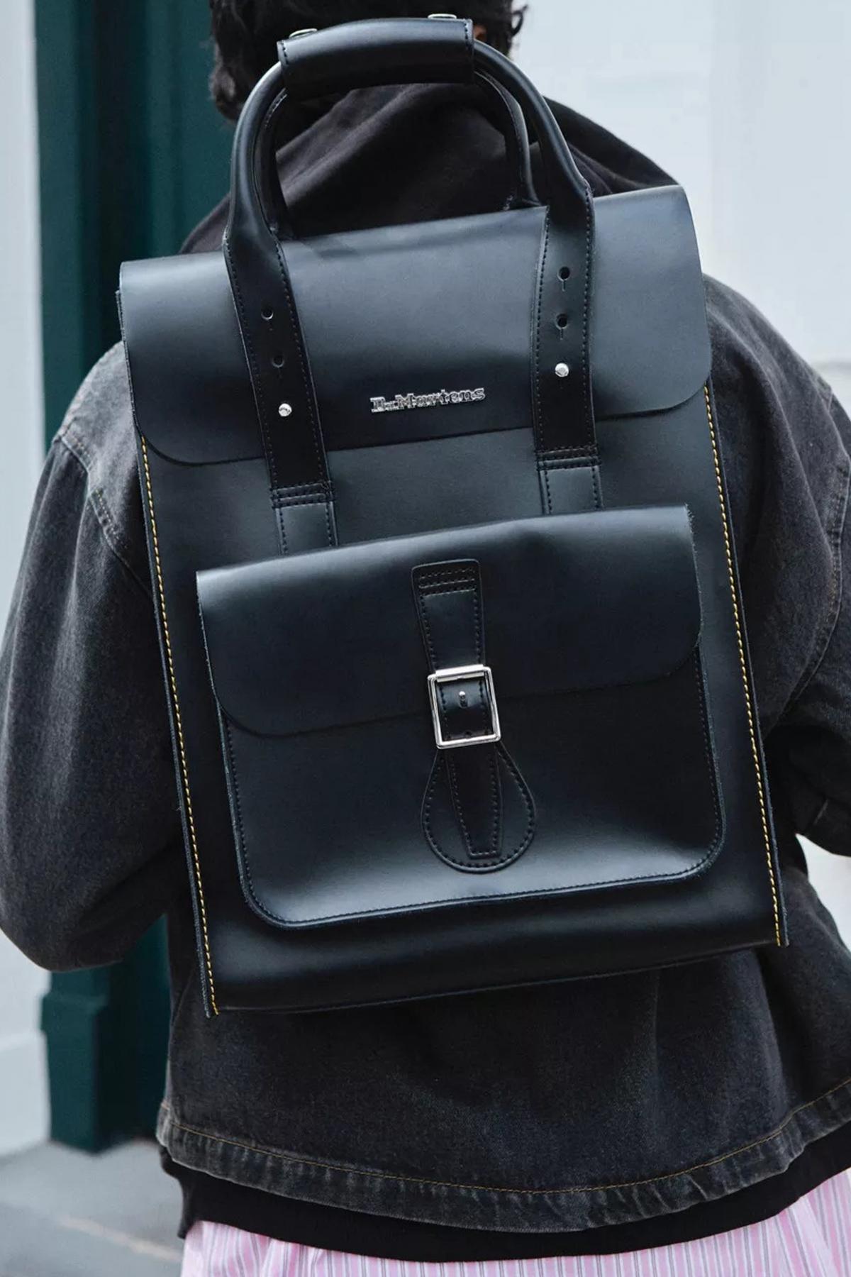 DR. MARTENS KIEV SMOOTH BACKPACK en color NEGRO  (5)