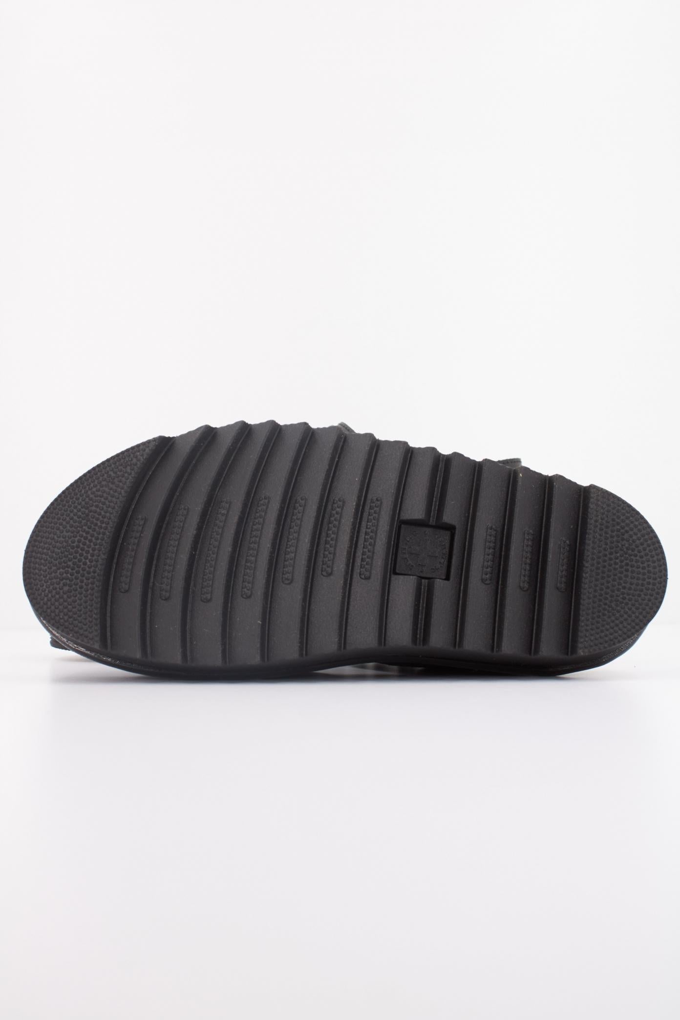 DR. MARTENS VOSS II en color NEGRO  (5)