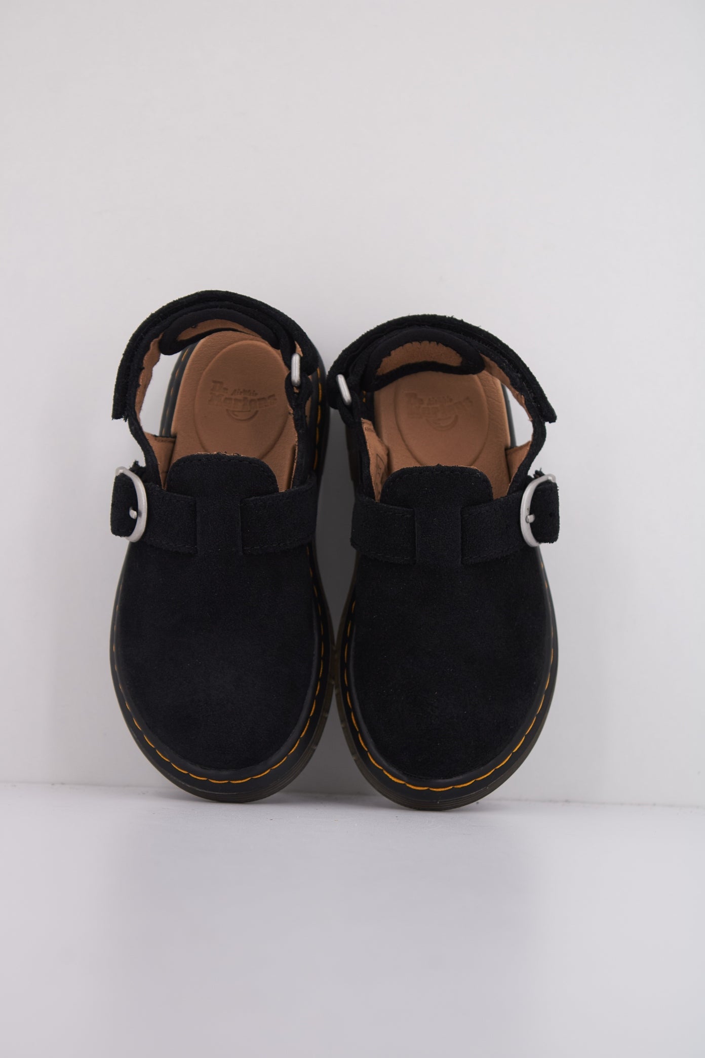 DR. MARTENS JORGIE T en color NEGRO  (3)