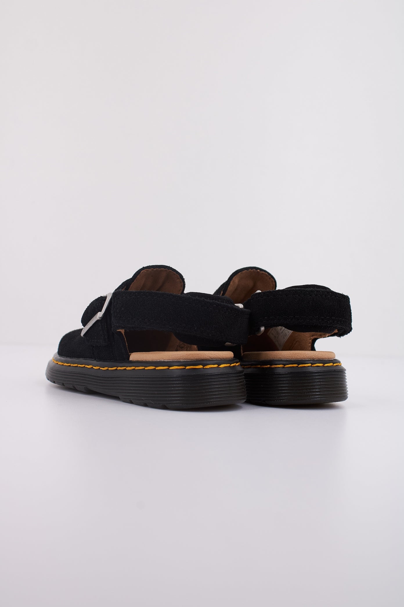 DR. MARTENS JORGIE T en color NEGRO  (4)