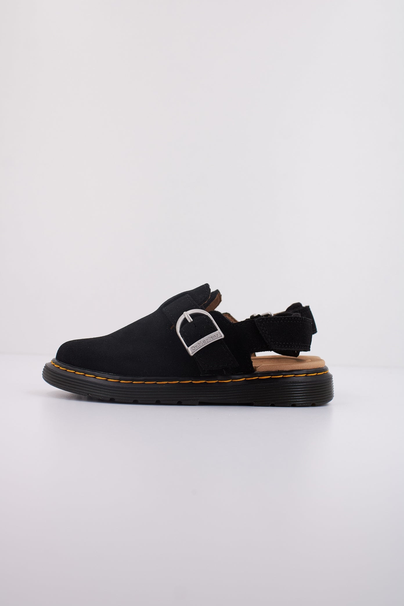 DR. MARTENS JORDIE J en color NEGRO  (1)