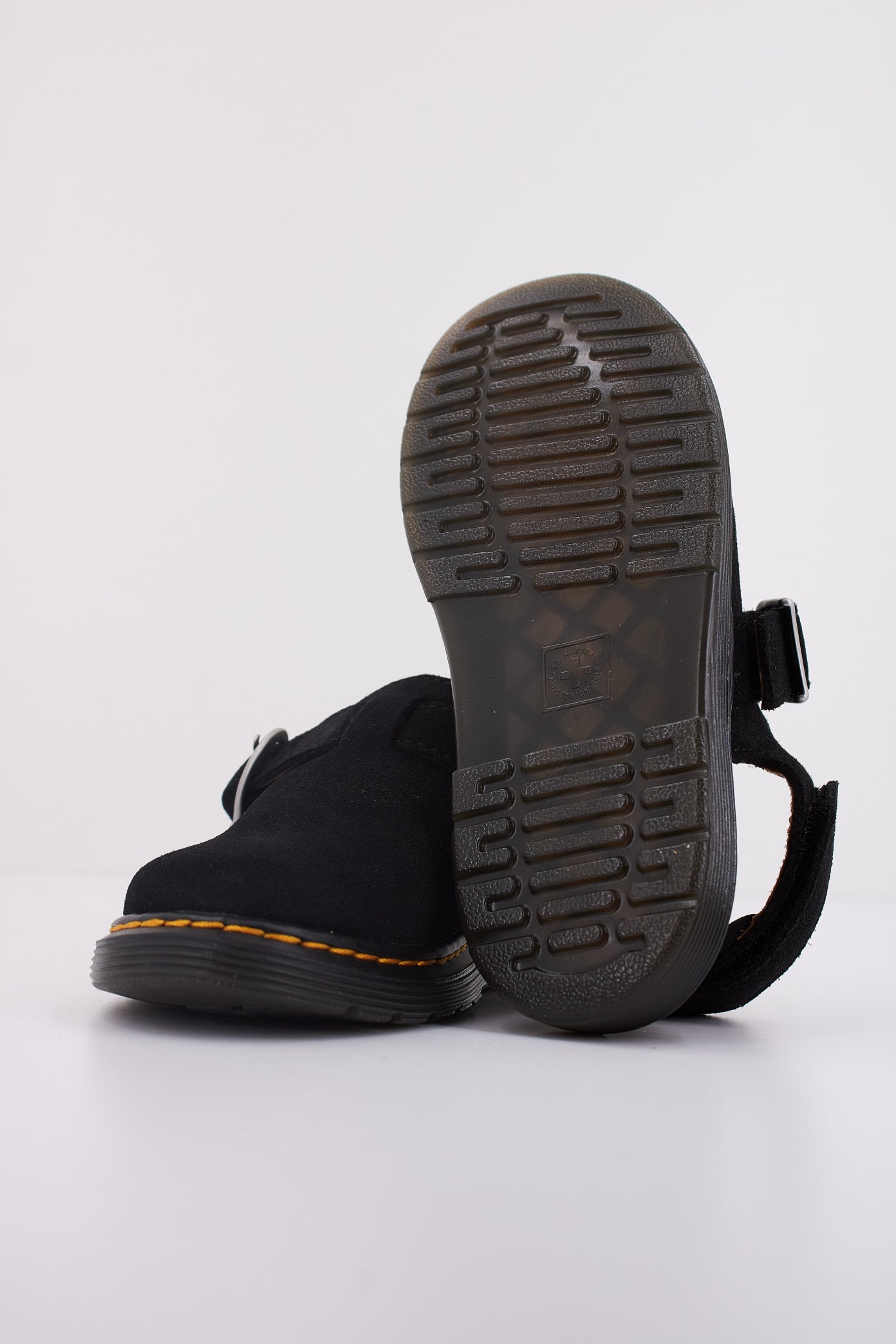 DR. MARTENS JORDIE J en color NEGRO  (5)