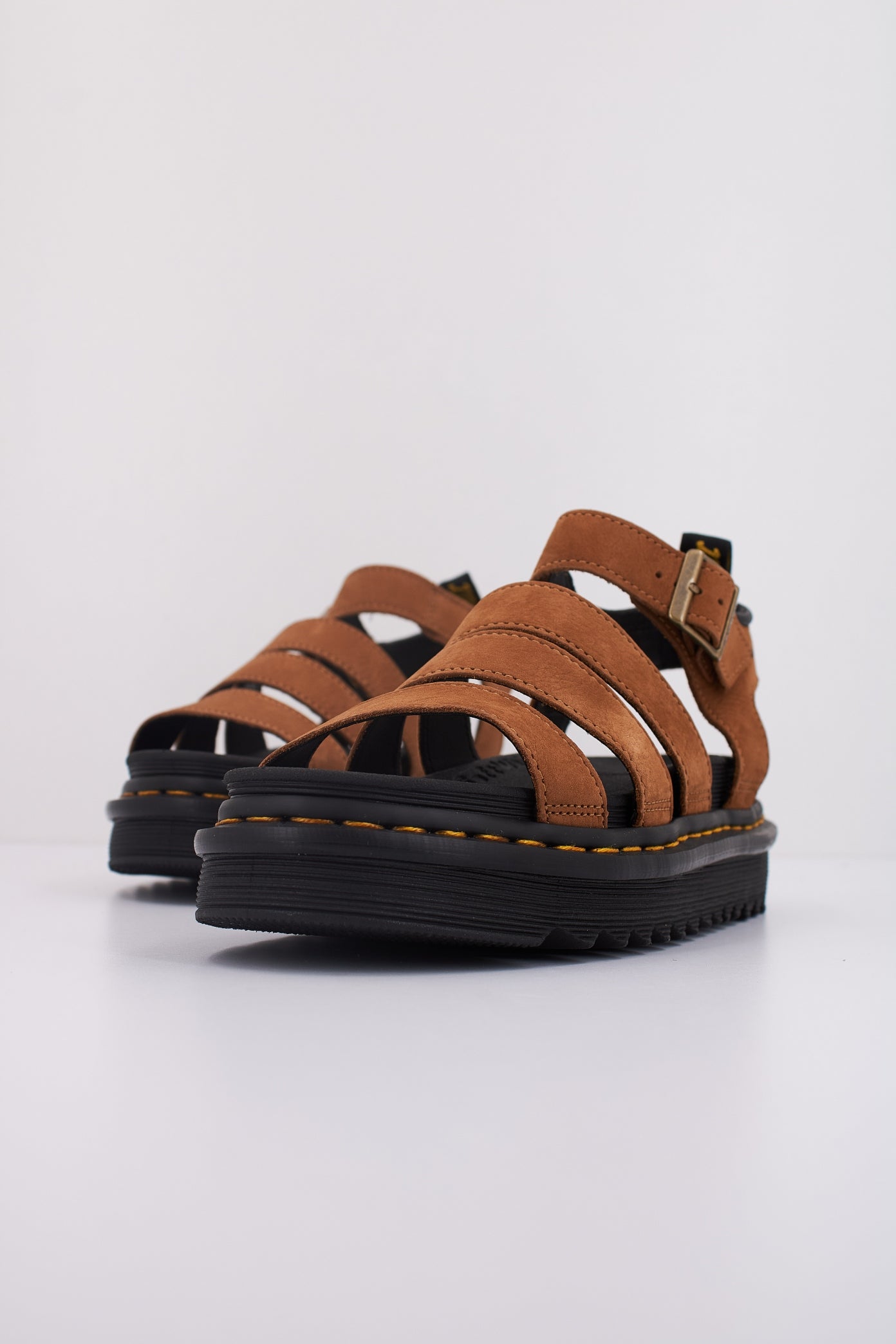 DR. MARTENS BLAIRE en color MARRON  (2)