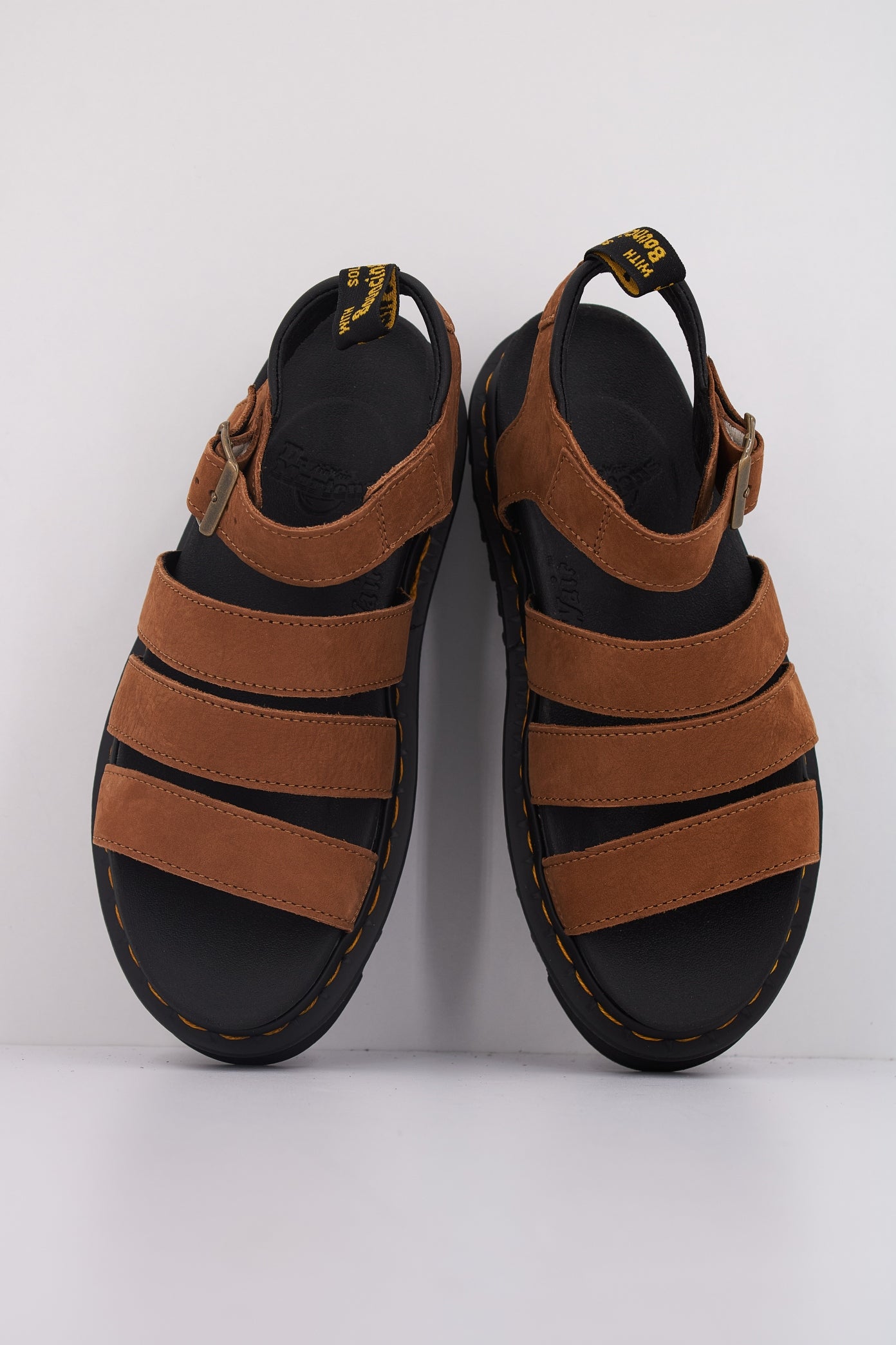 DR. MARTENS BLAIRE en color MARRON  (3)