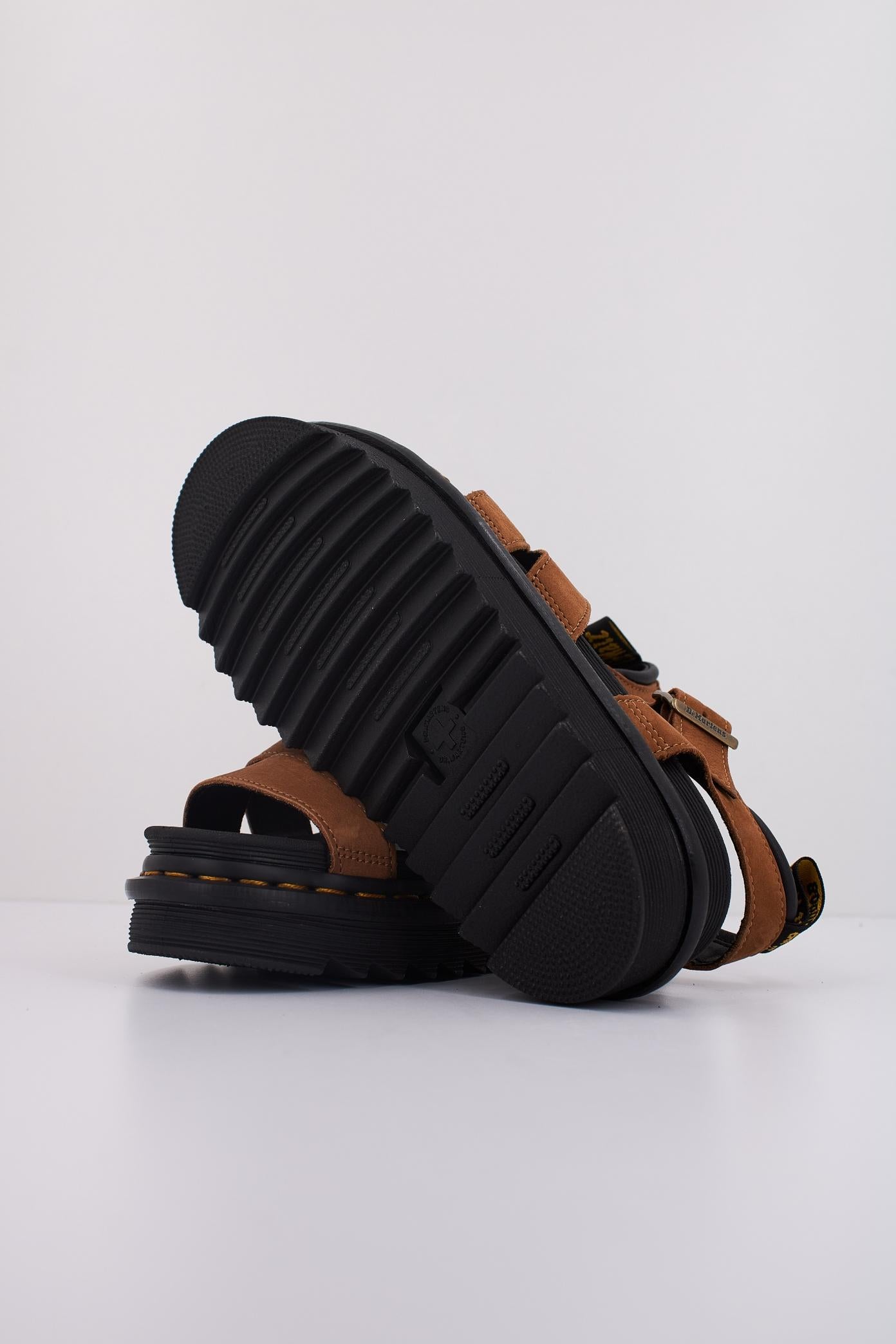 DR. MARTENS BLAIRE en color MARRON  (5)