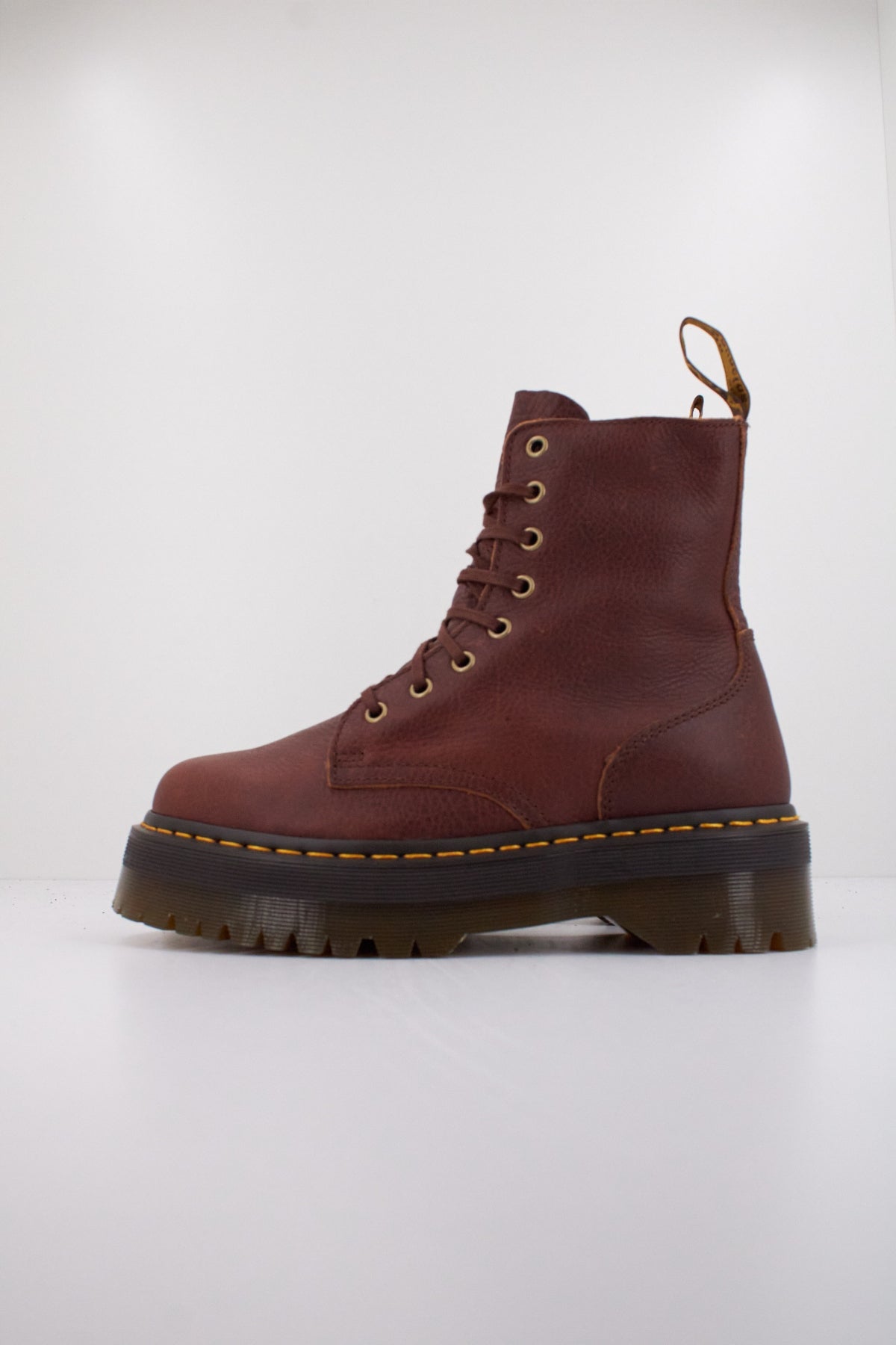 DR. MARTENS JADON en color MARRON  (1)