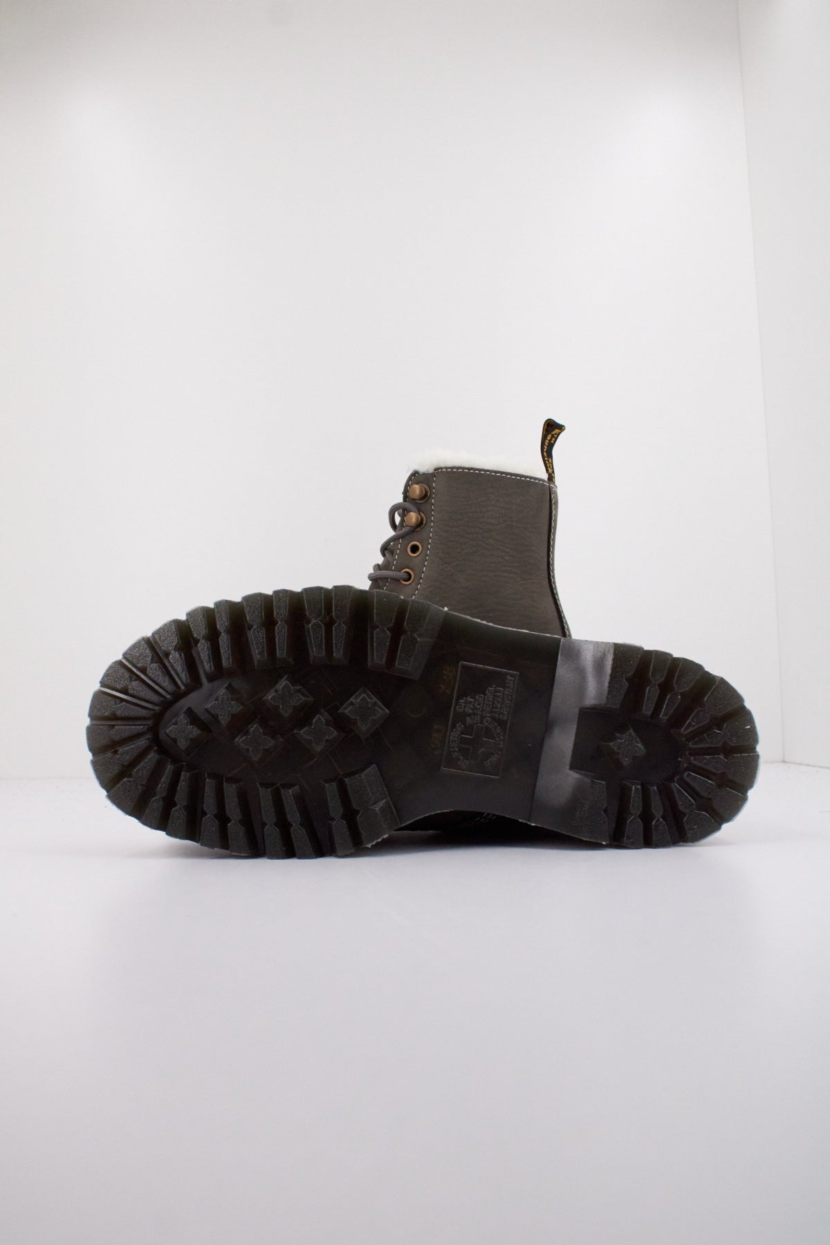 DR. MARTENS  PASCAL BEX FL en color GRIS  (5)