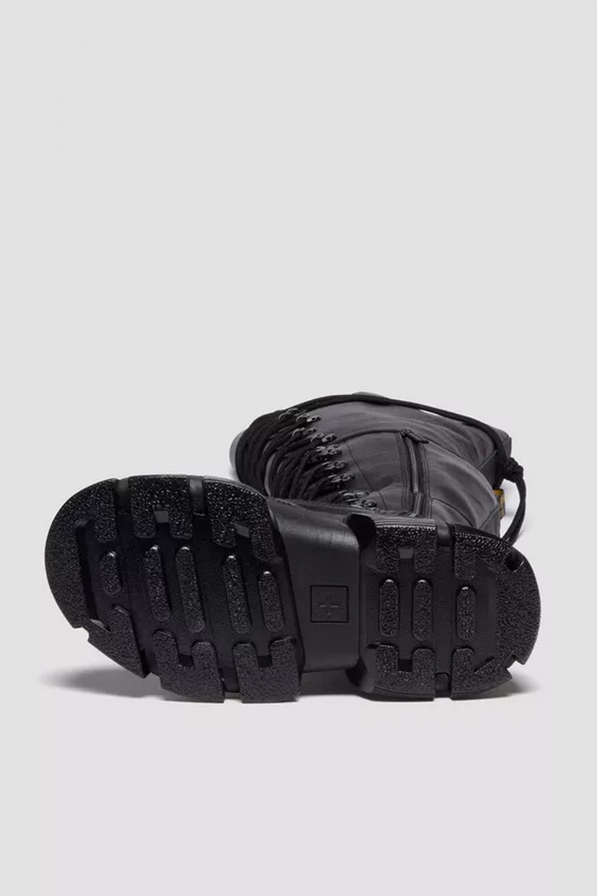 DR. MARTENS DMXL XTRM HI en color NEGRO  (4)