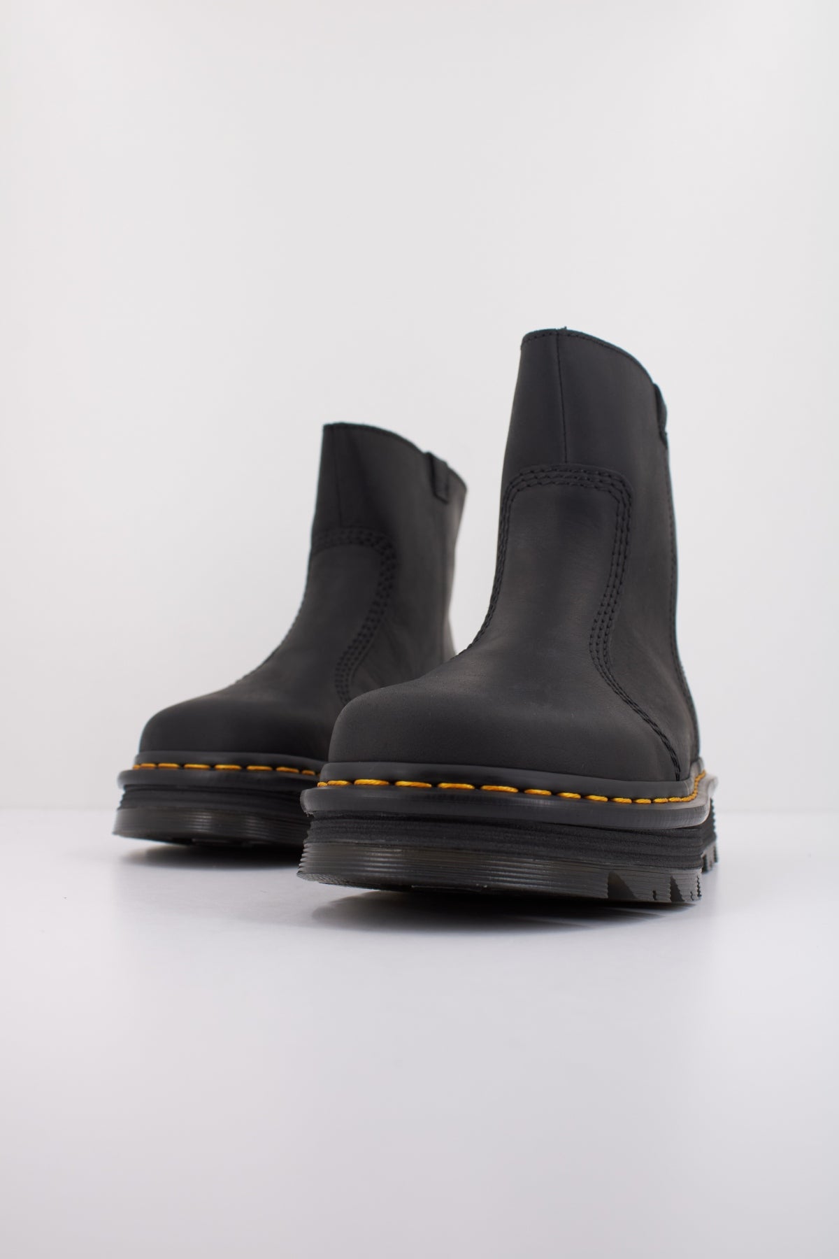 DR. MARTENS ZEBZAG RIGGER en color NEGRO  (2)