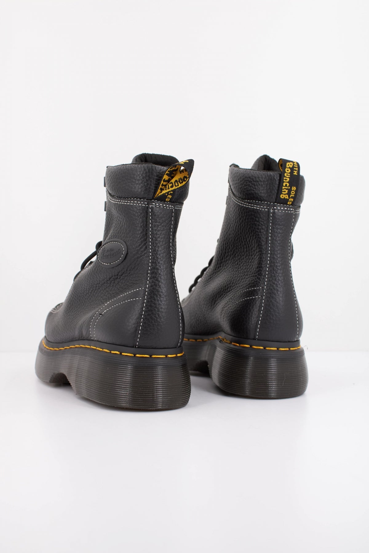 DR. MARTENS BUZZ I en color NEGRO  (4)
