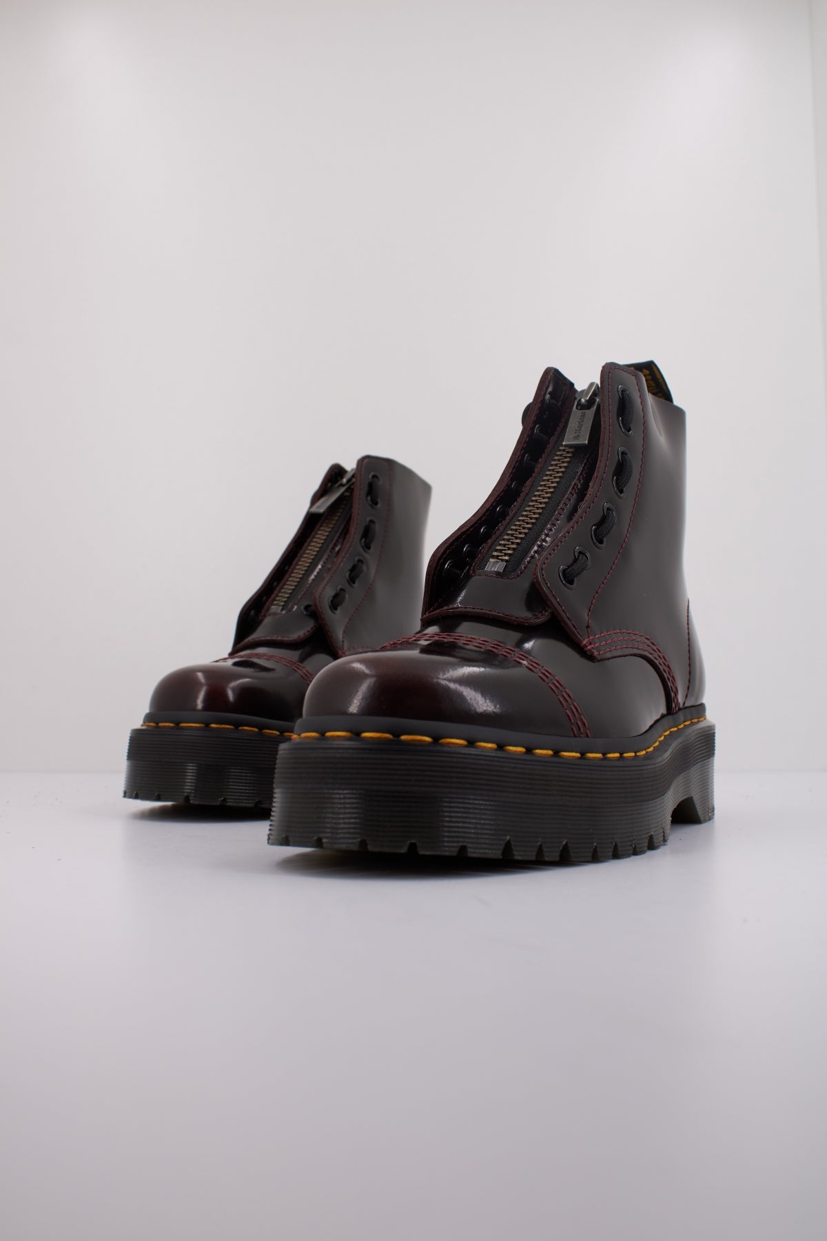 DR. MARTENS SINCLAIR en color BURDEOS  (2)