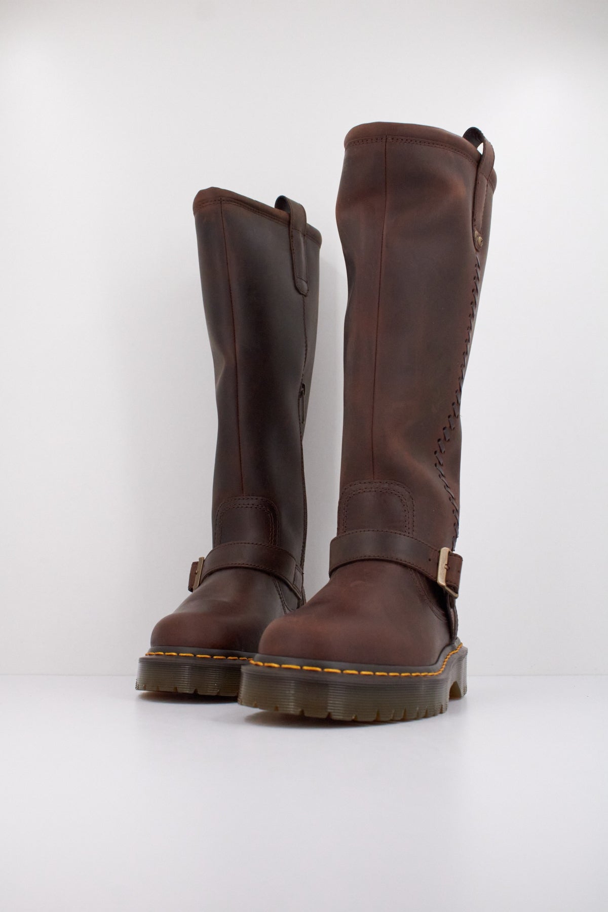 DR. MARTENS  ANISTONE BKR  en color MARRON  (2)