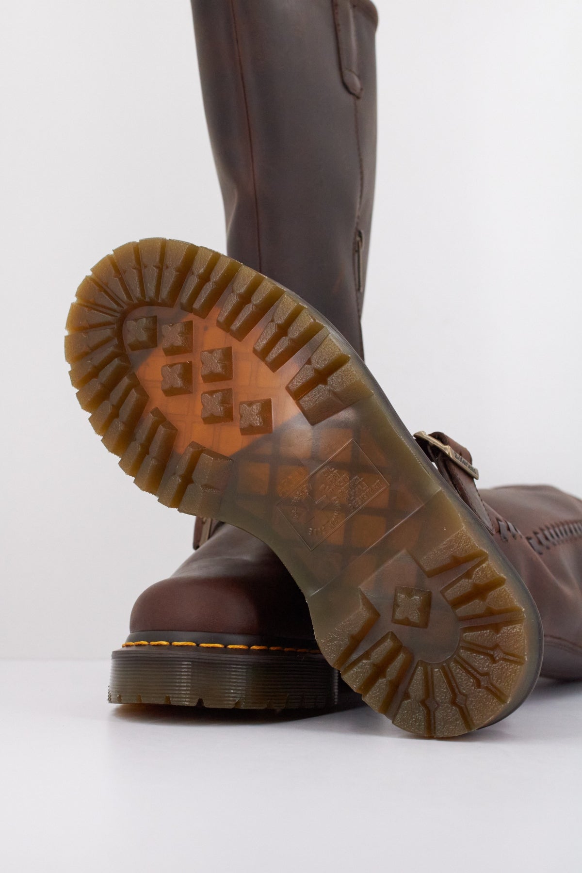 DR. MARTENS  ANISTONE BKR  en color MARRON  (5)