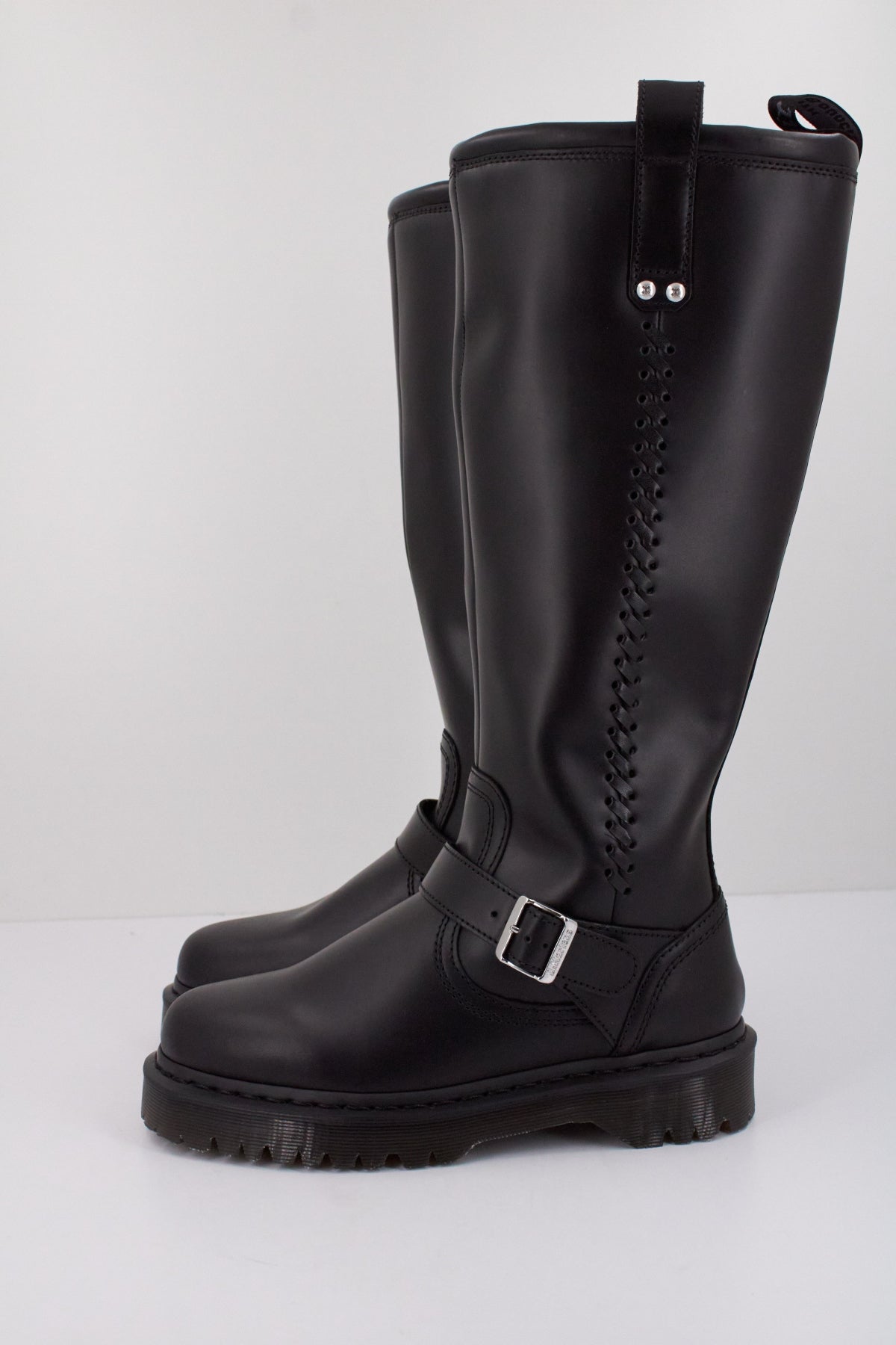 DR. MARTENS ANISTONE BKR en color NEGRO  (1)