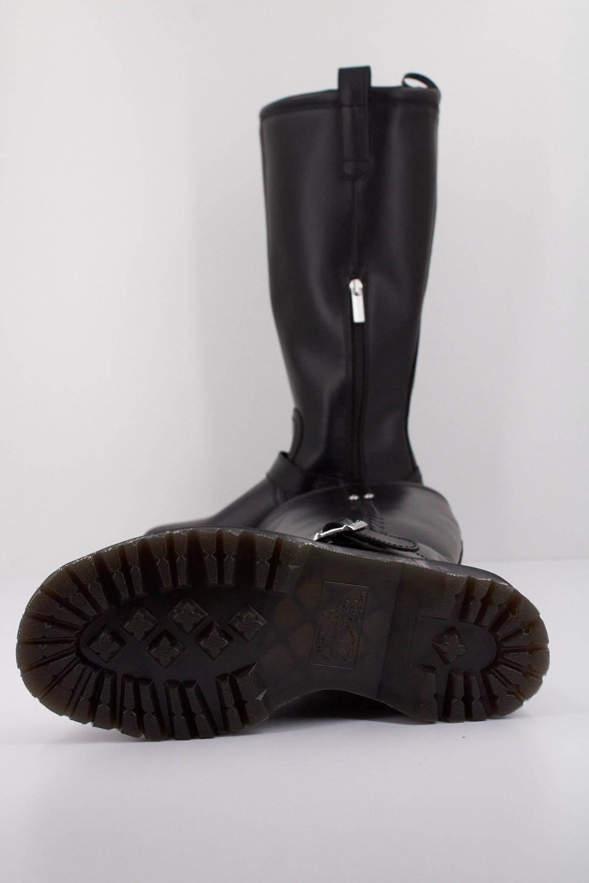 DR. MARTENS ANISTONE BKR en color NEGRO  (5)