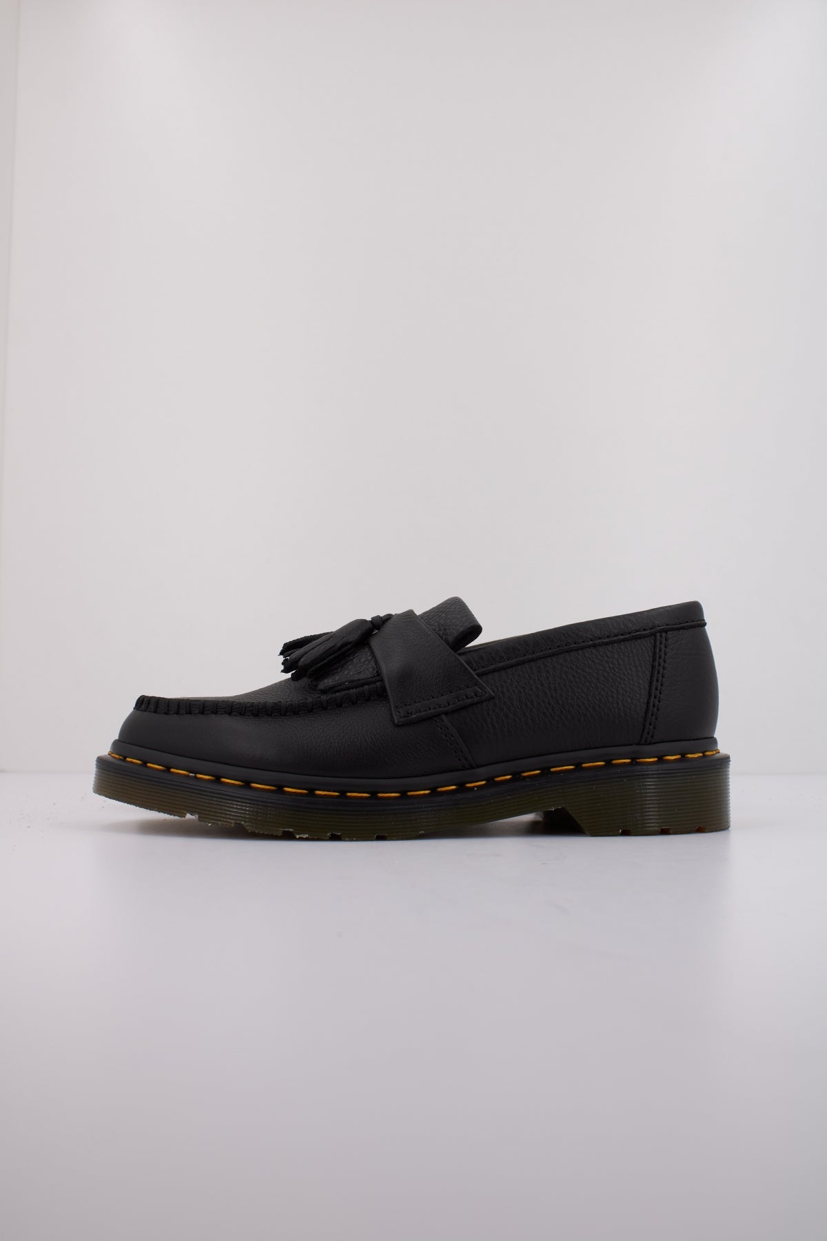 DR. MARTENS ADRIAN en color NEGRO  (1)